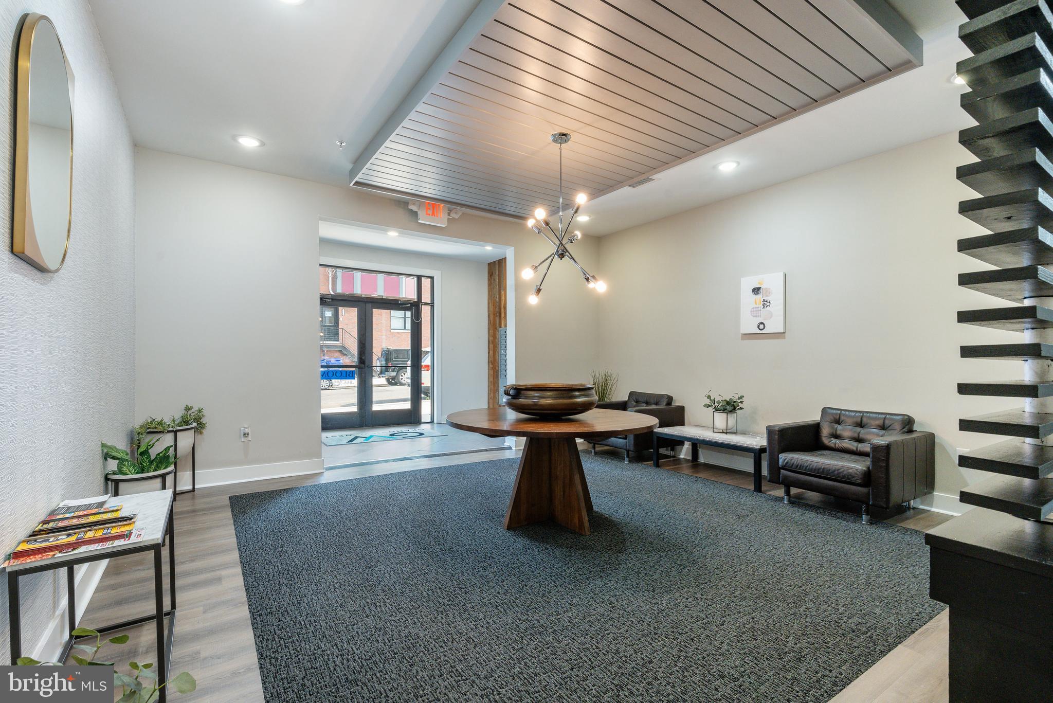 UNIVERSITY CITY - Commercial Sale