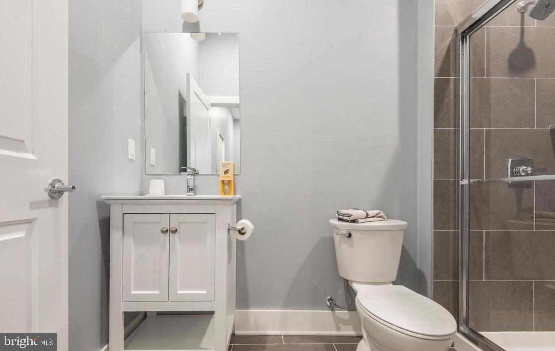 UNIVERSITY CITY - Commercial Sale