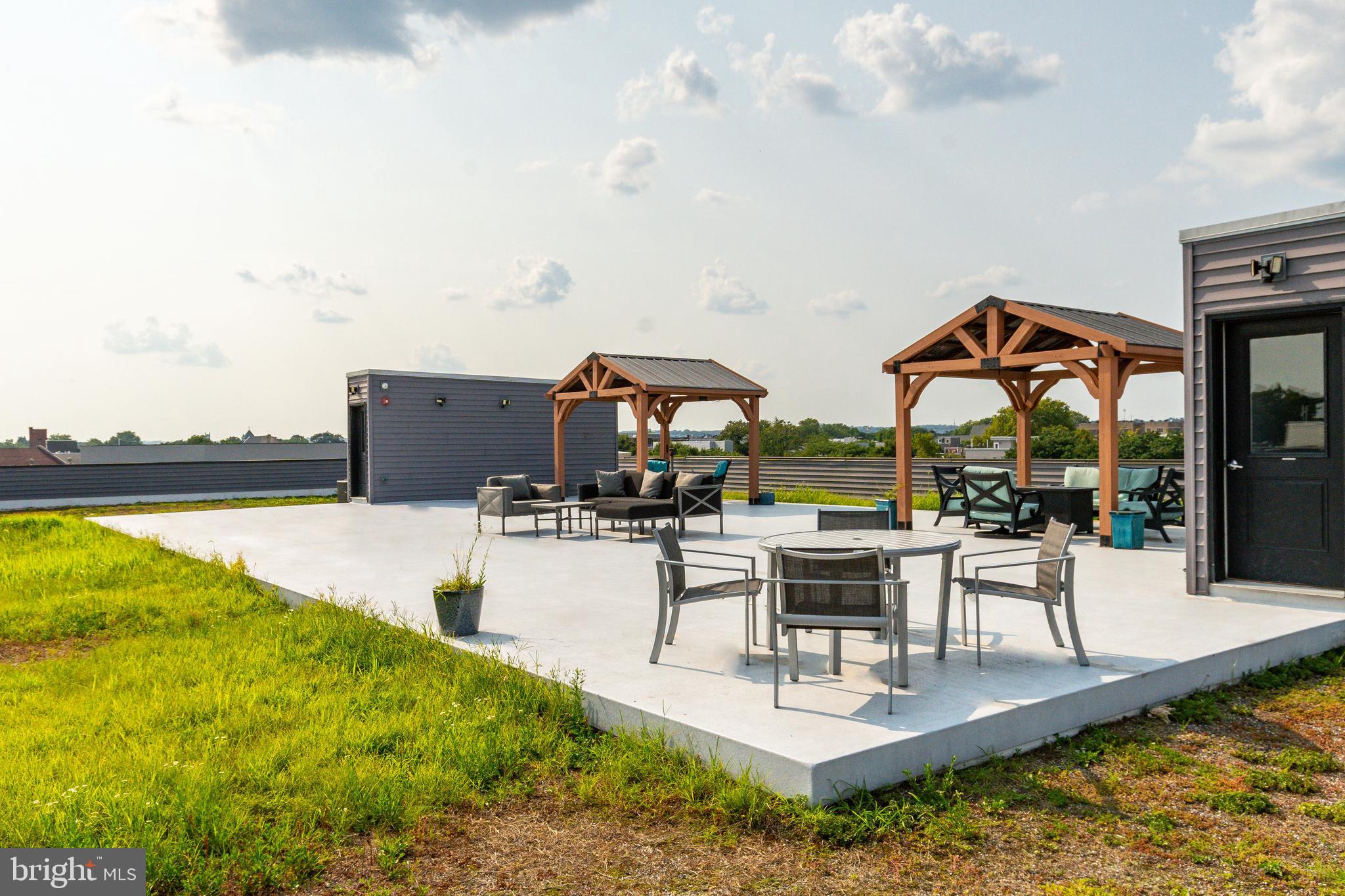 UNIVERSITY CITY - Commercial Sale