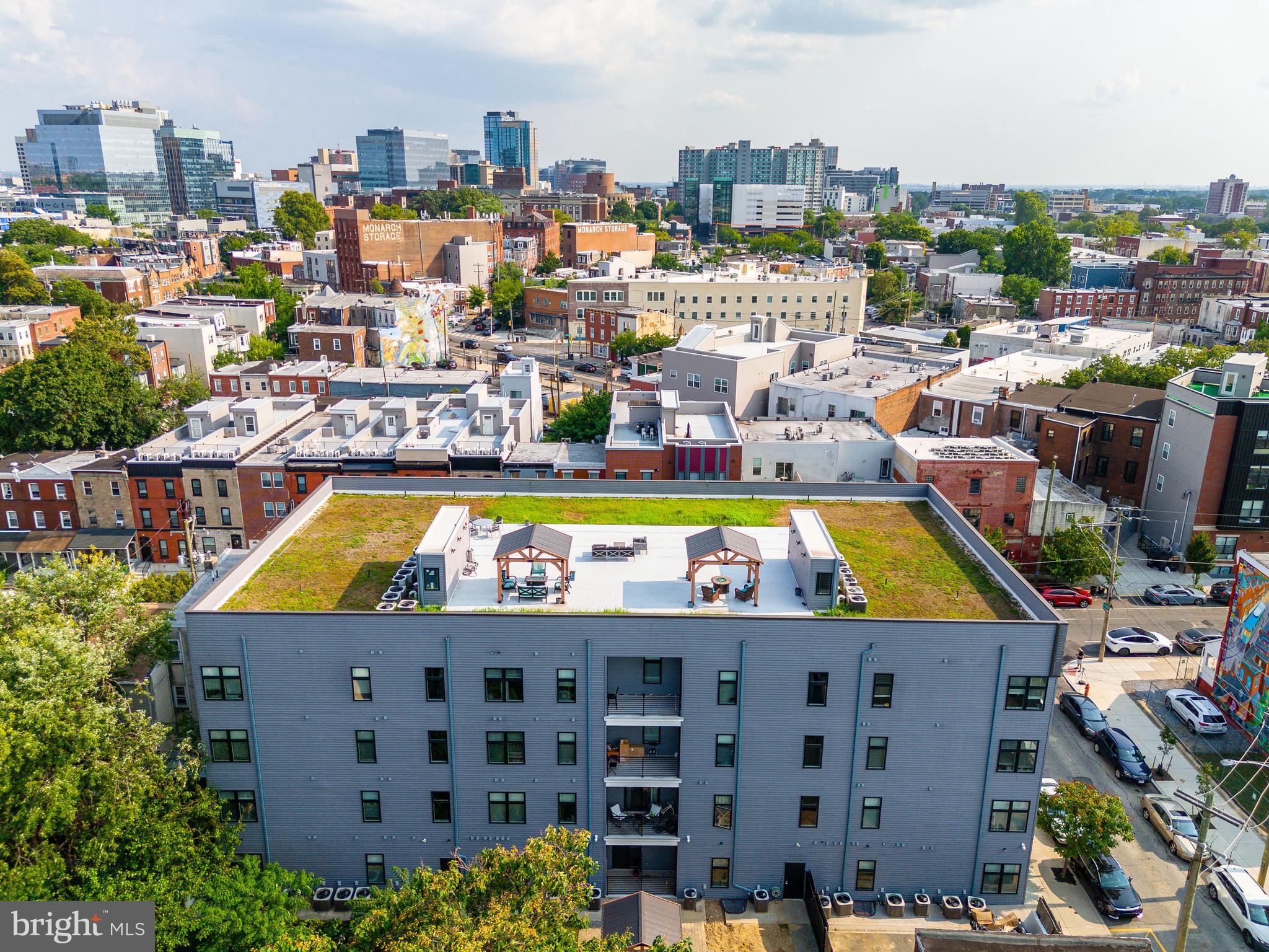 UNIVERSITY CITY - Commercial Sale