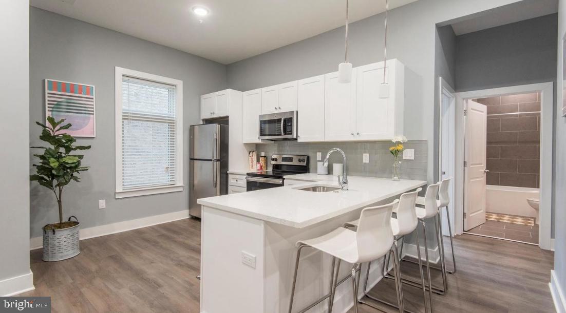 UNIVERSITY CITY - Commercial Sale