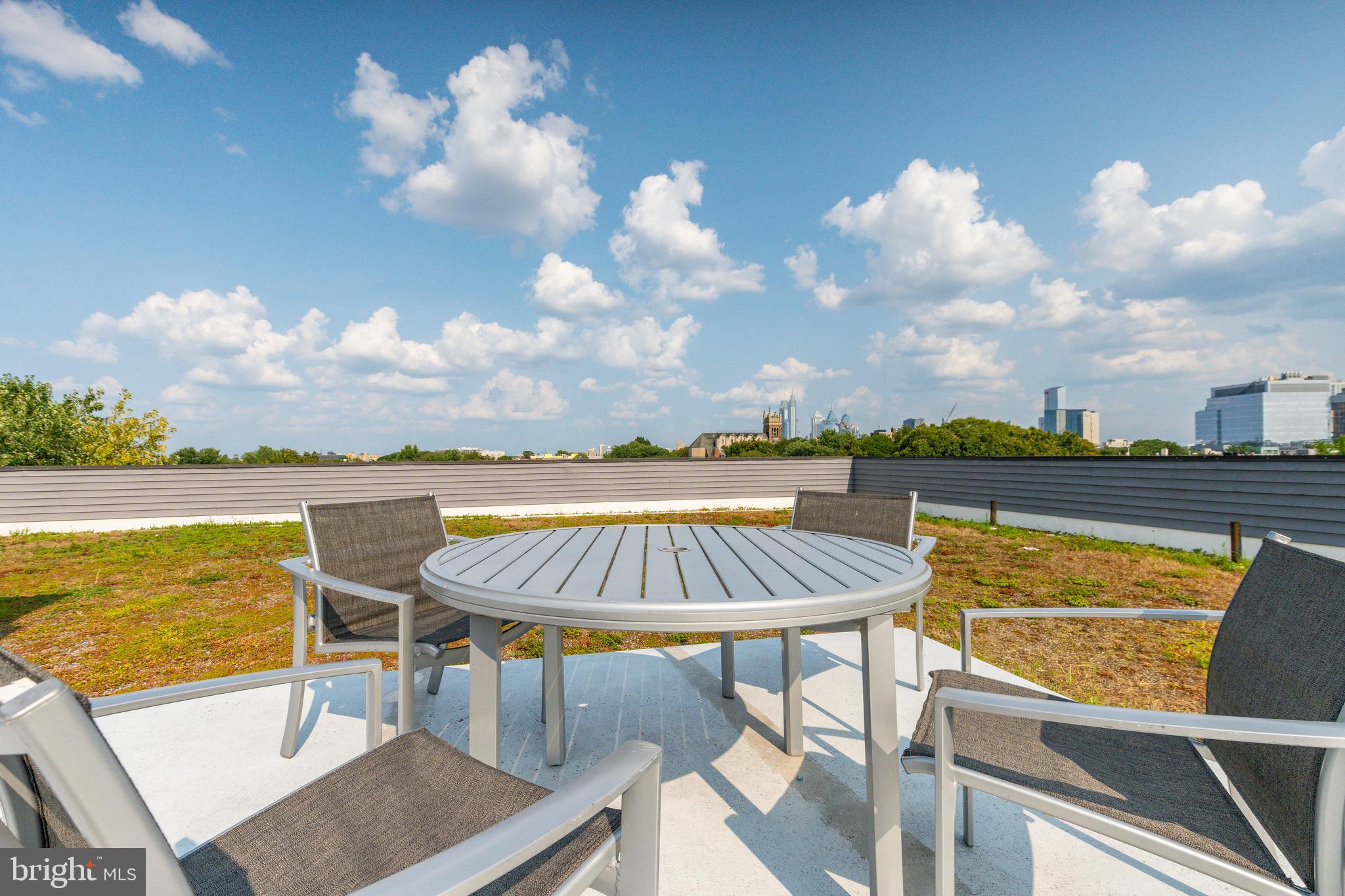 UNIVERSITY CITY - Commercial Sale