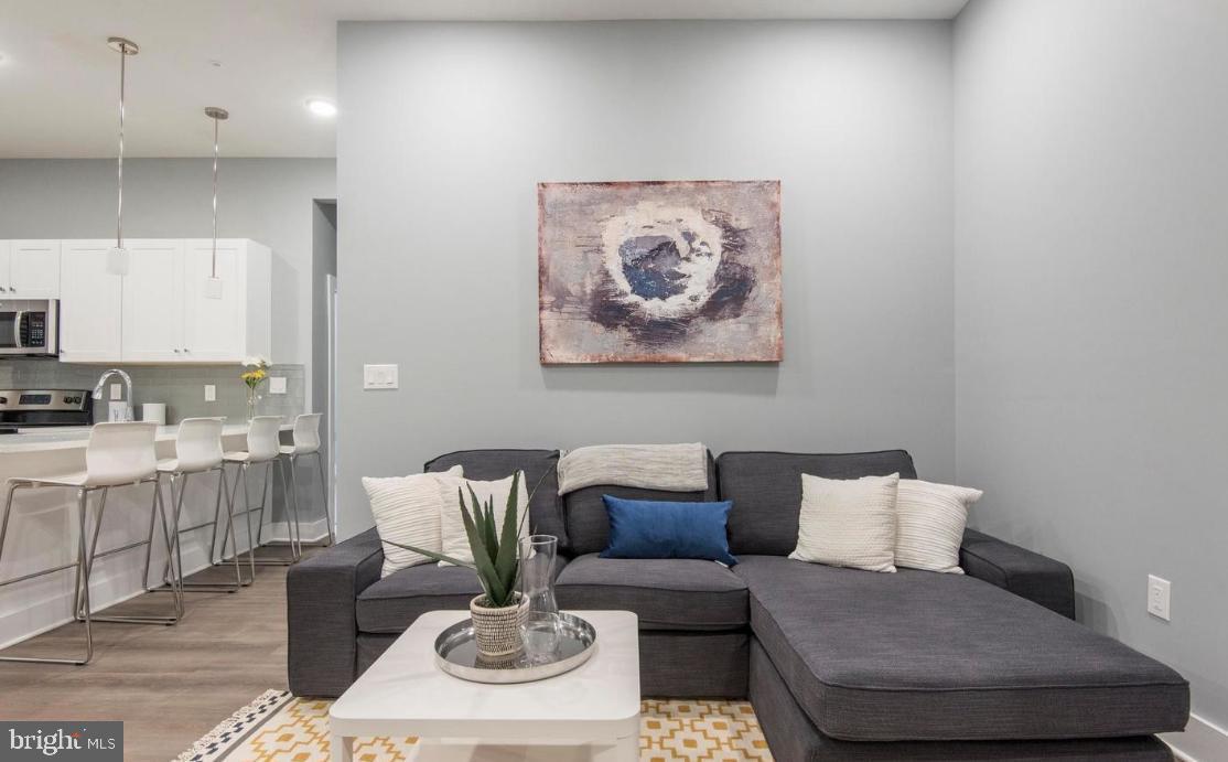 UNIVERSITY CITY - Commercial Sale