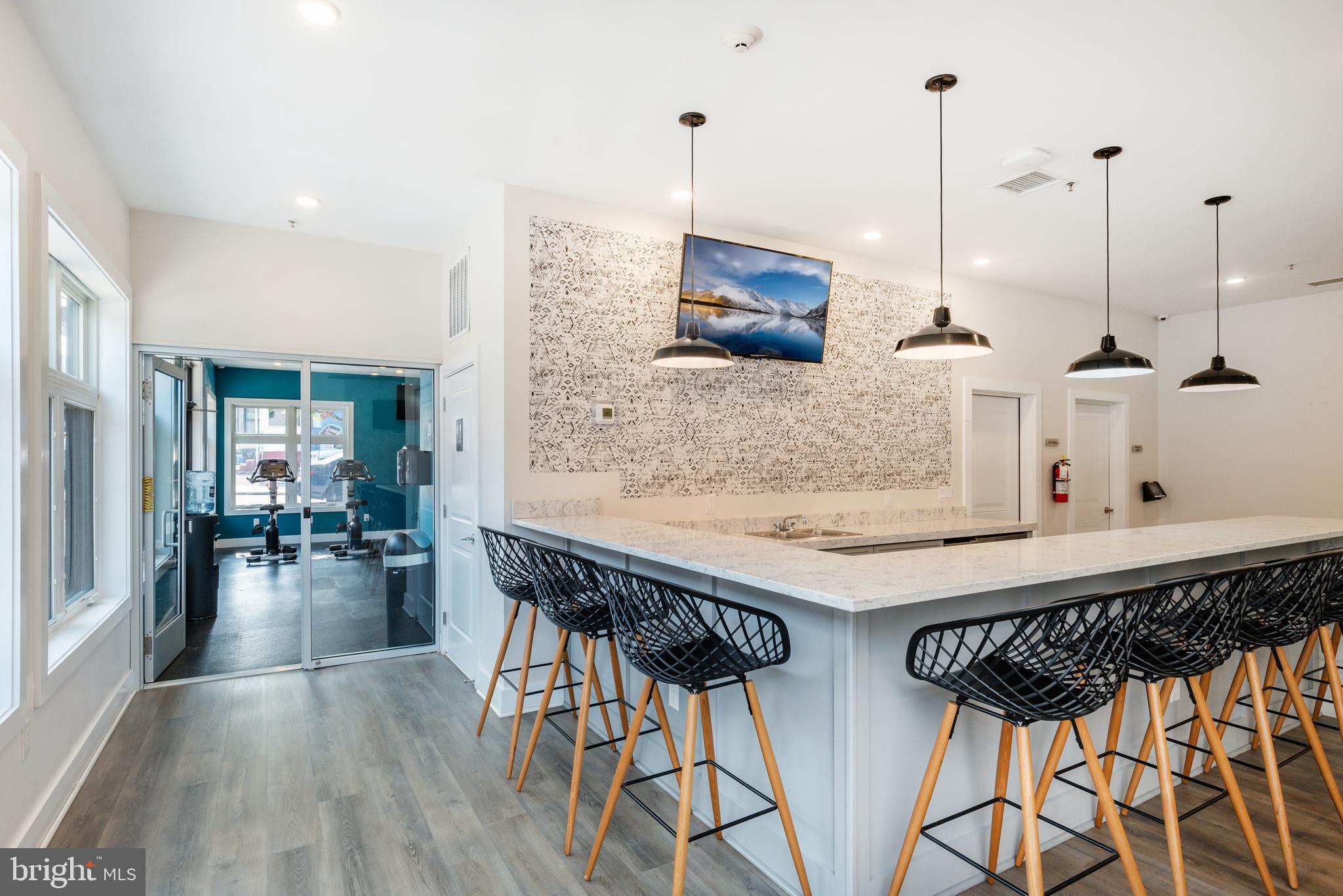 UNIVERSITY CITY - Commercial Sale