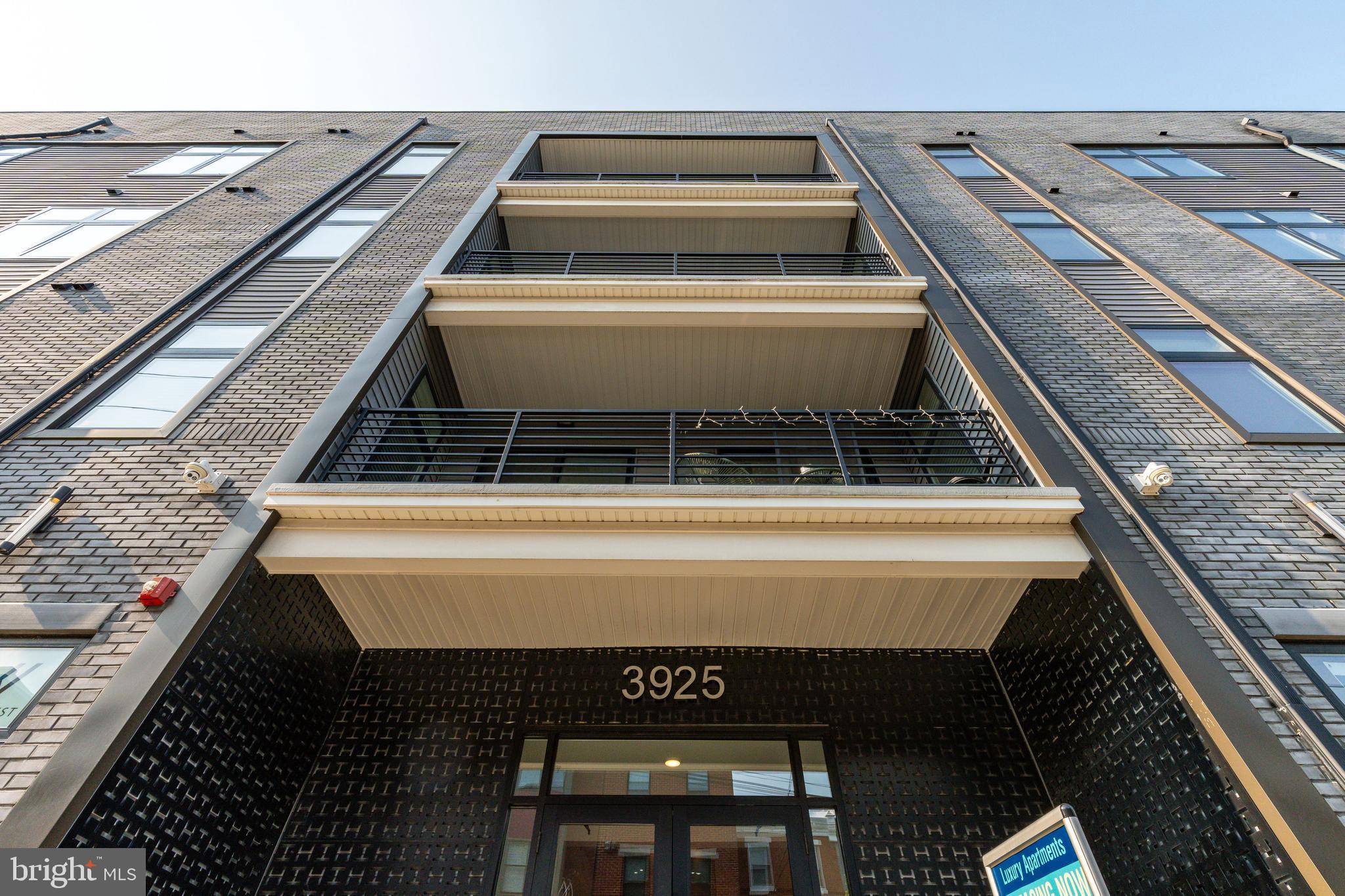 UNIVERSITY CITY - Commercial Sale