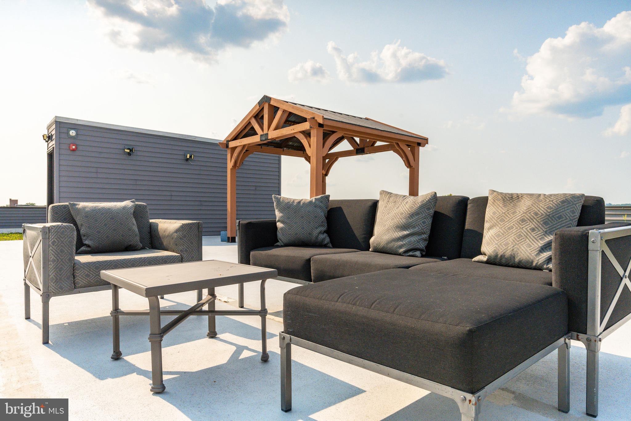 UNIVERSITY CITY - Commercial Sale