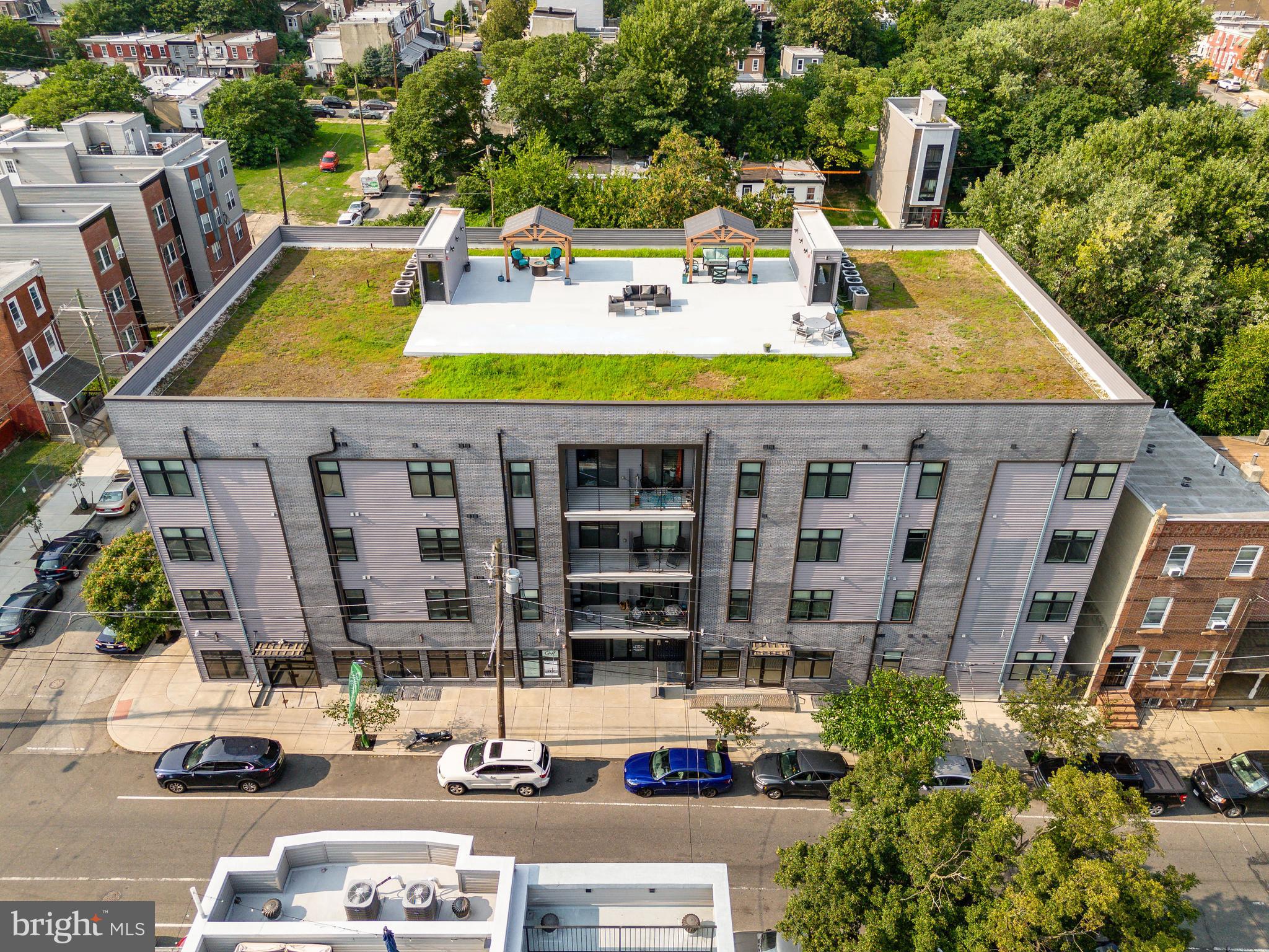 UNIVERSITY CITY - Commercial Sale