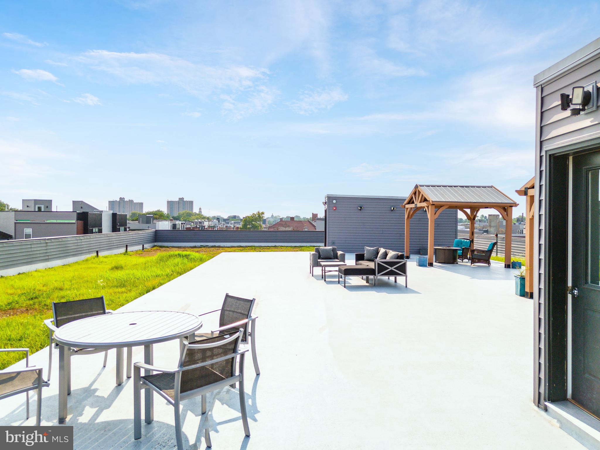 UNIVERSITY CITY - Commercial Sale