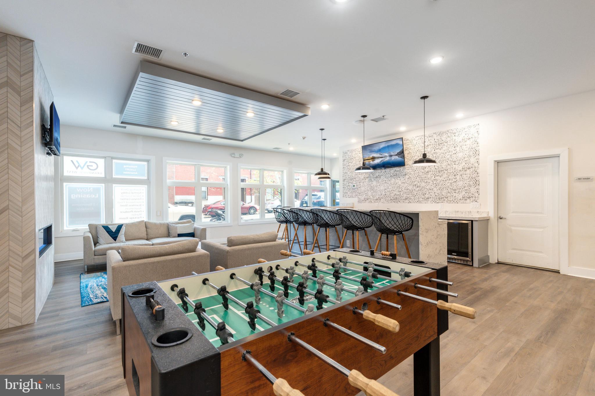 UNIVERSITY CITY - Commercial Sale