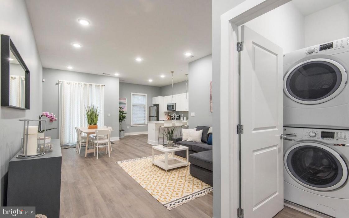 UNIVERSITY CITY - Commercial Sale