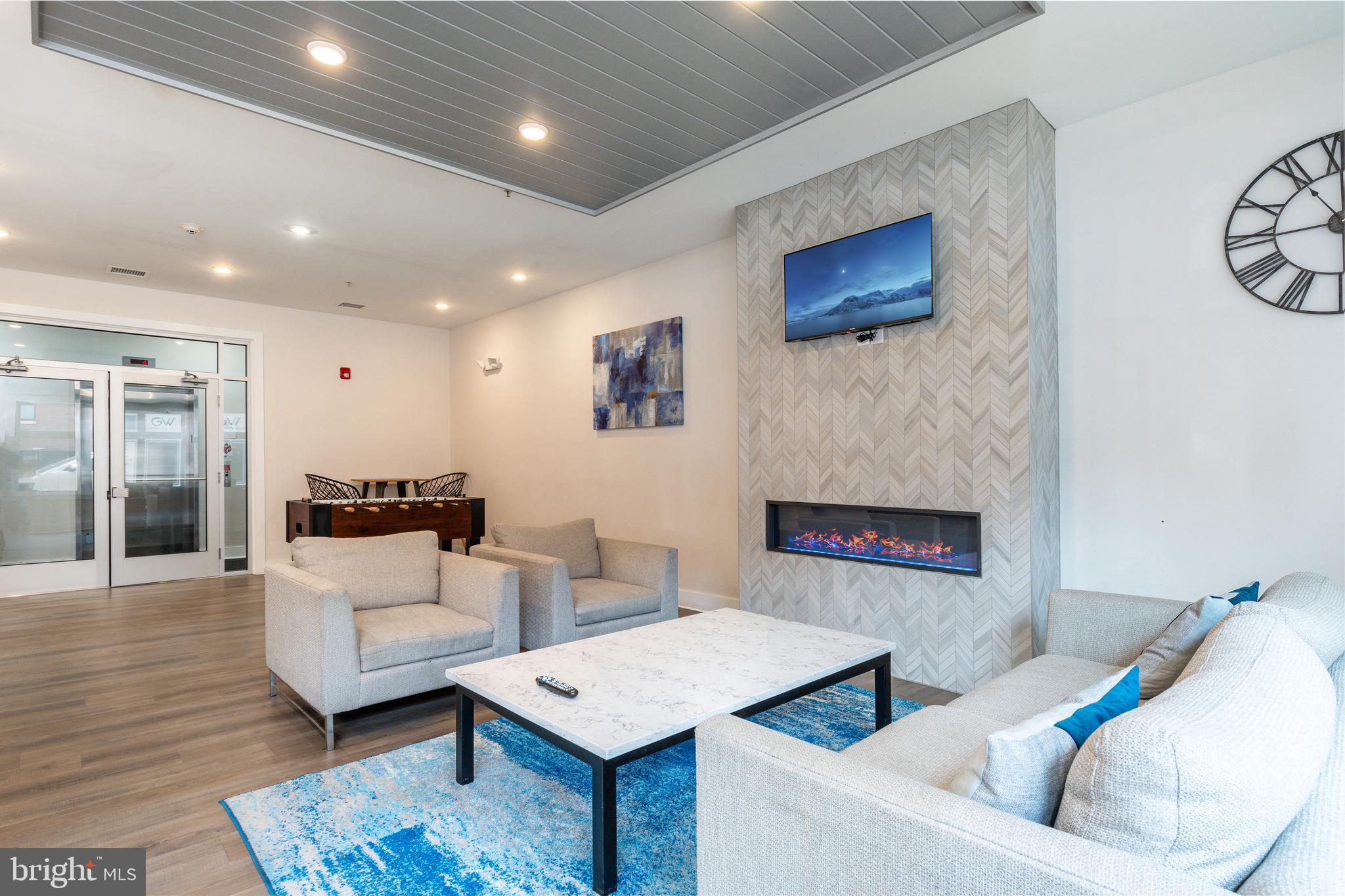 UNIVERSITY CITY - Commercial Sale