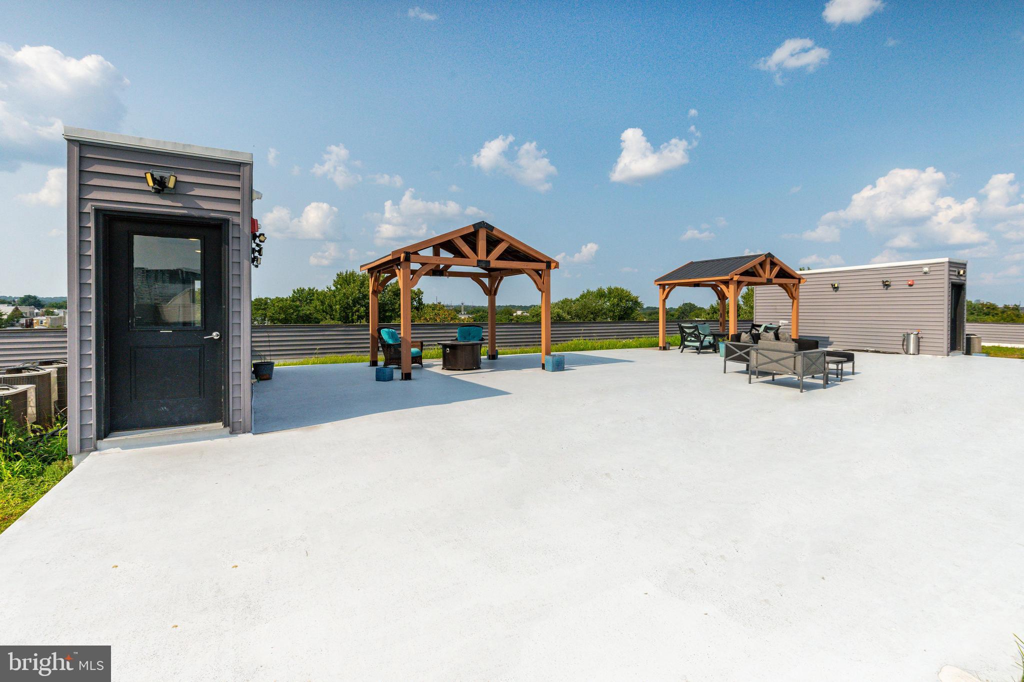 UNIVERSITY CITY - Commercial Sale