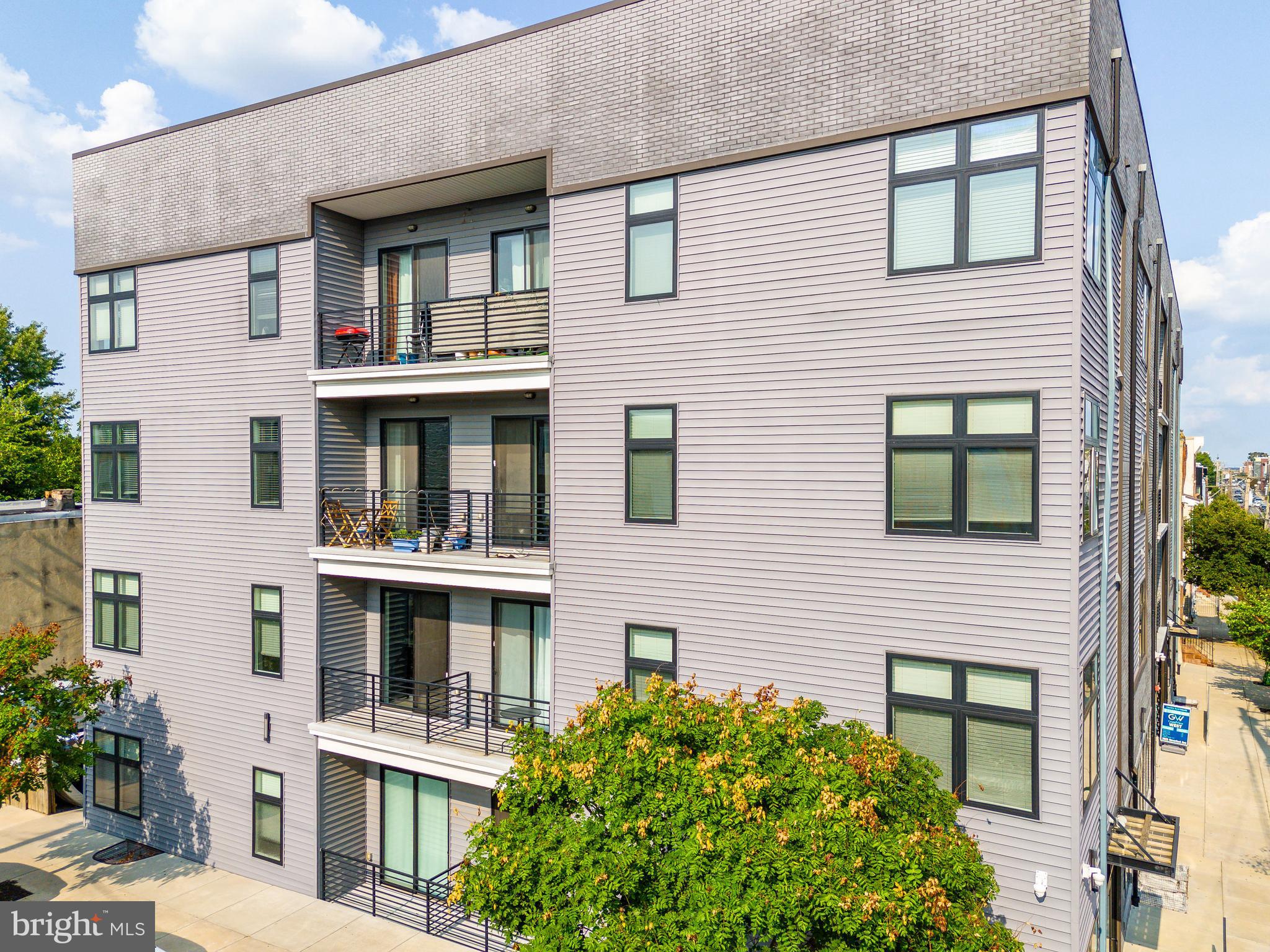 UNIVERSITY CITY - Commercial Sale