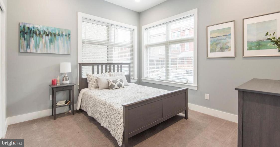 UNIVERSITY CITY - Commercial Sale