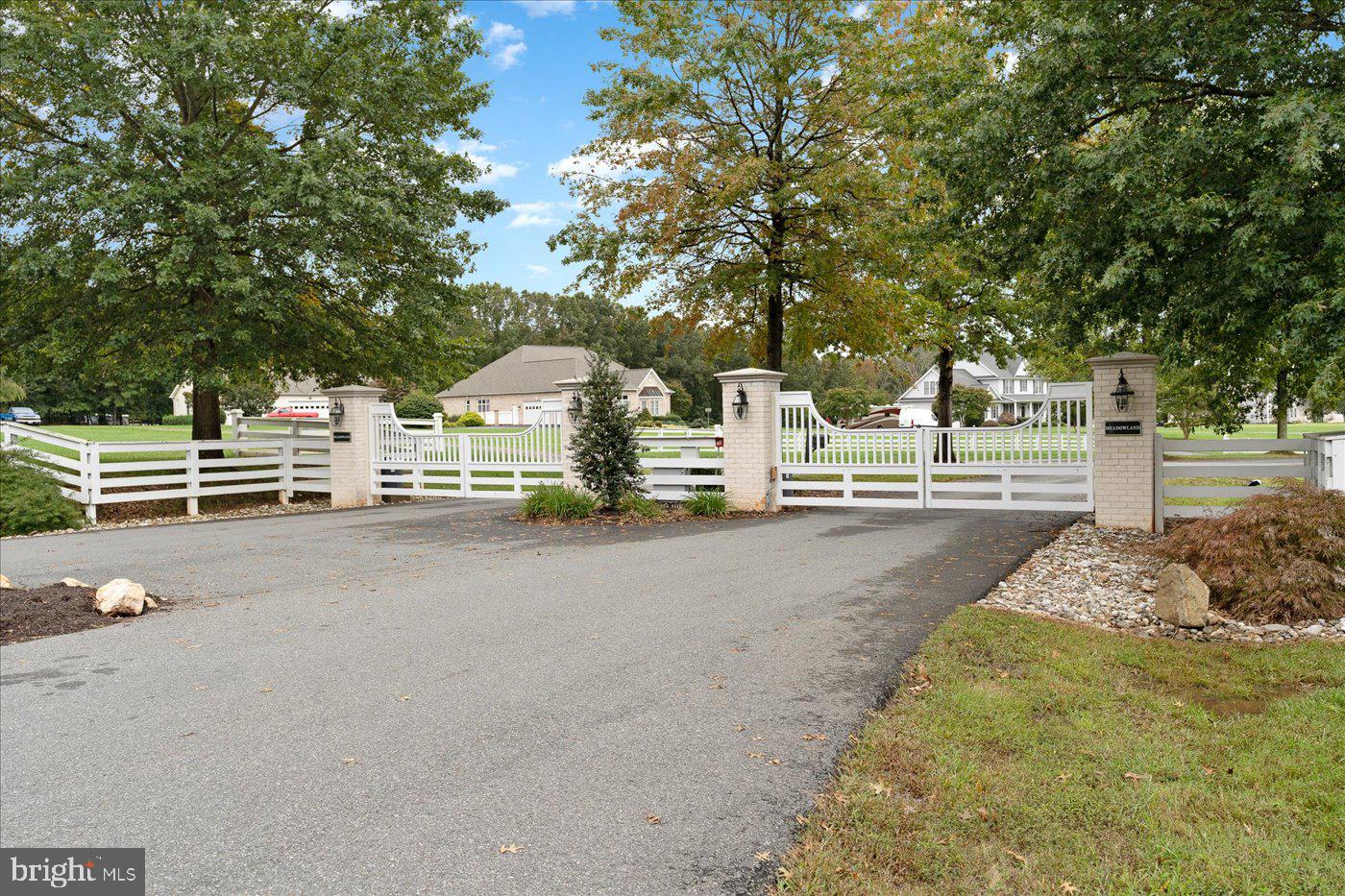 MEADOWLAND - Residential