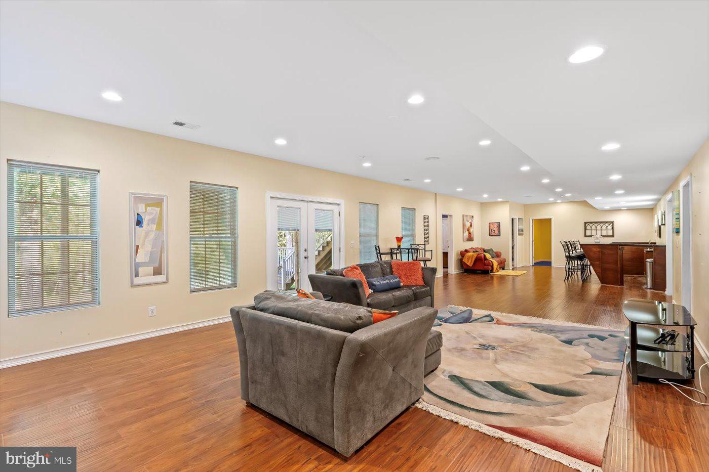 MEADOWLAND - Residential