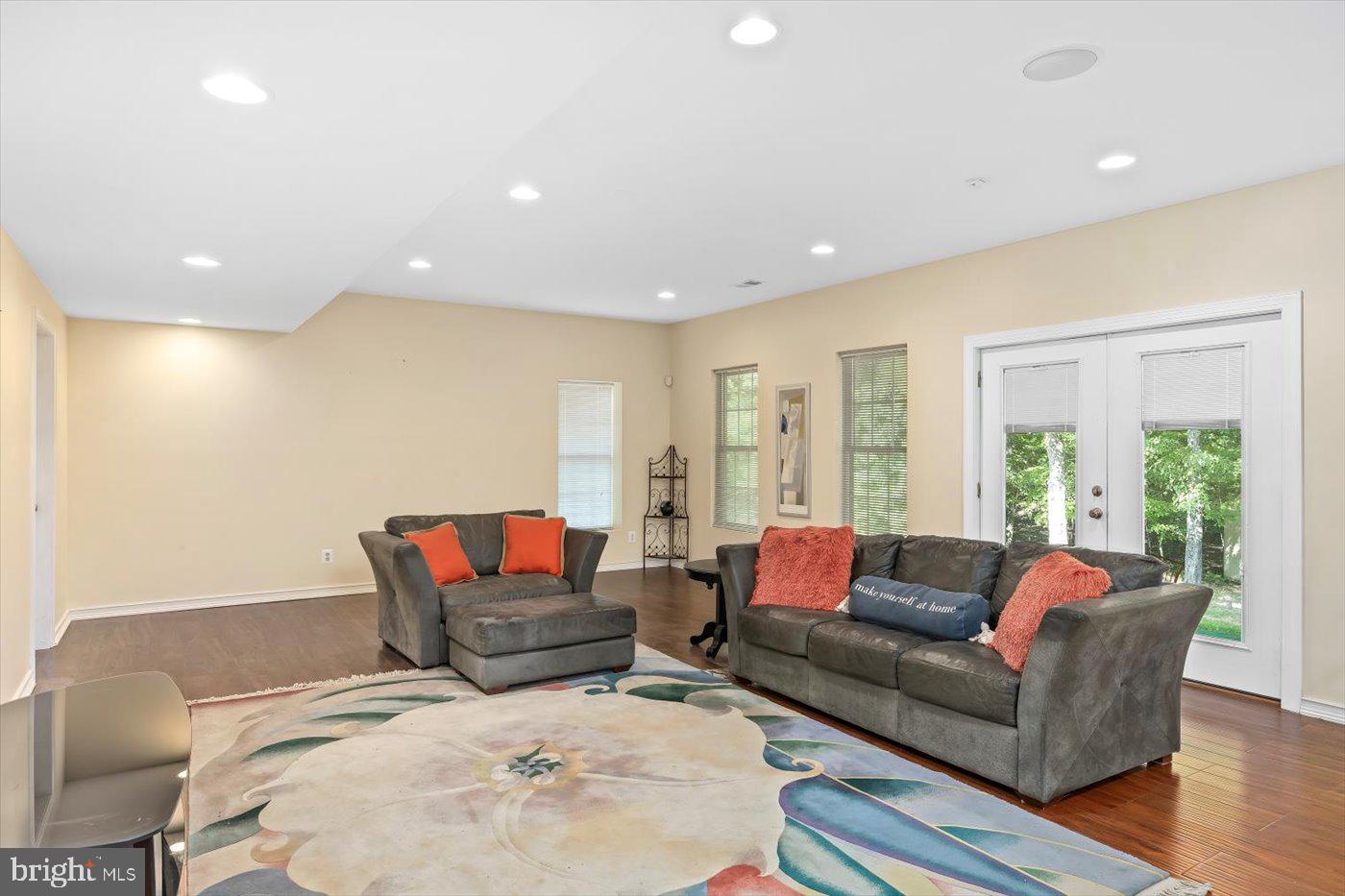 MEADOWLAND - Residential