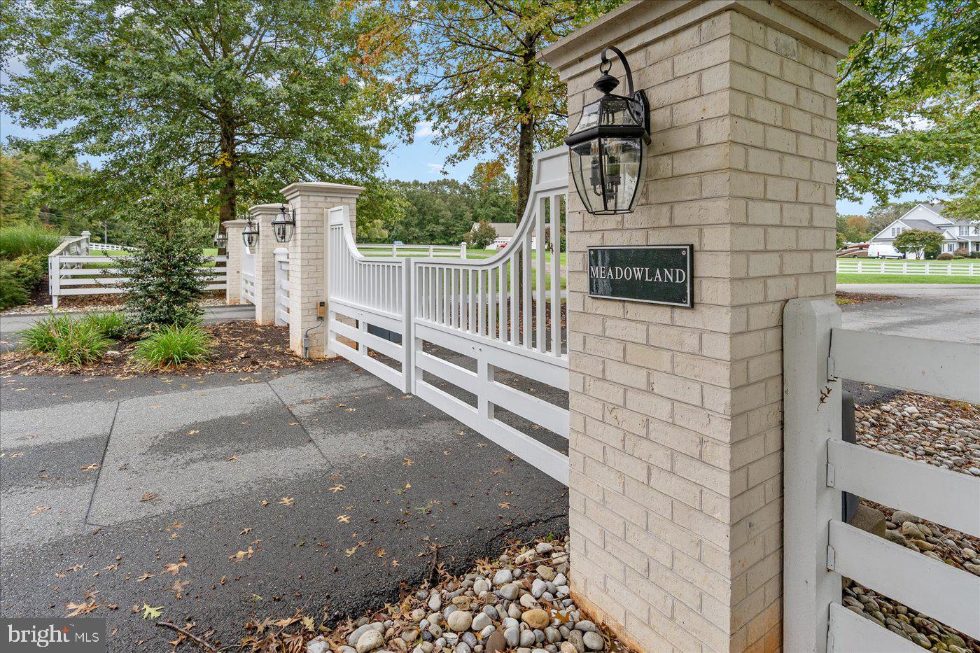 MEADOWLAND - Residential