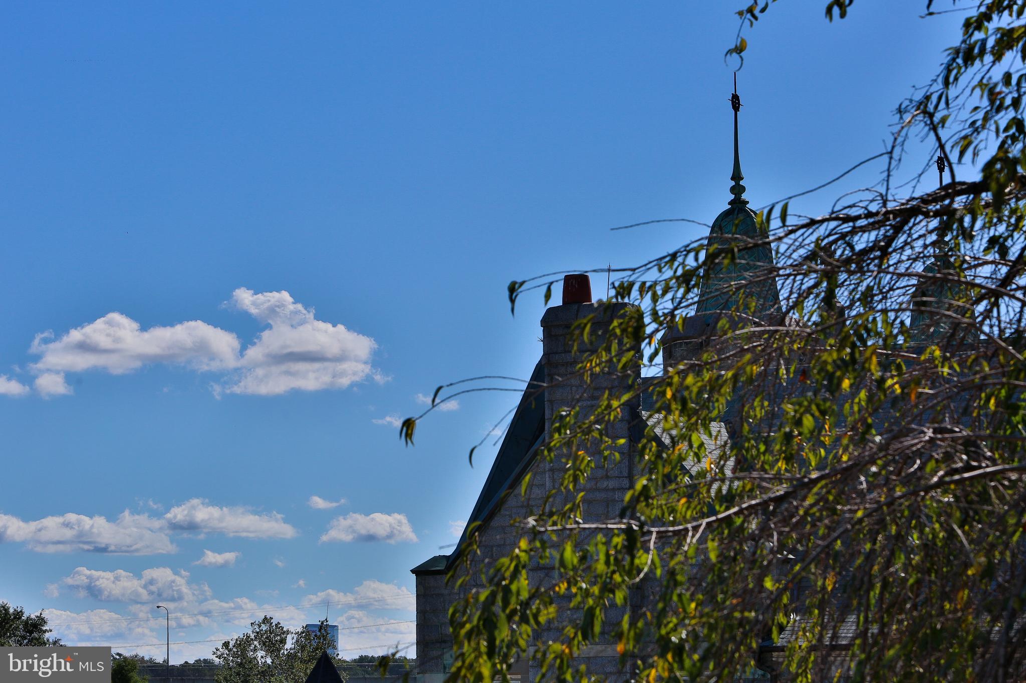 EAST FALLS - Residential