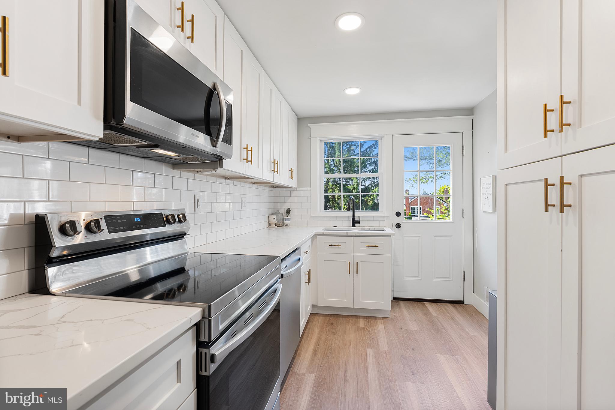 1569 DOXBURY ROAD