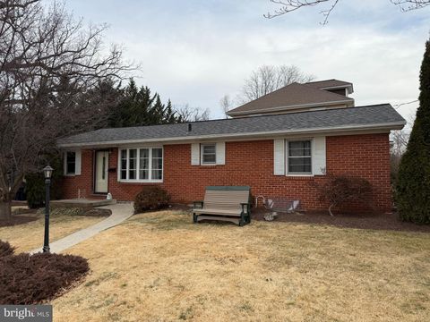 Homes For Sale - 11 Scotland Road Rd<br/> CHAMBERSBURG, PA 17201