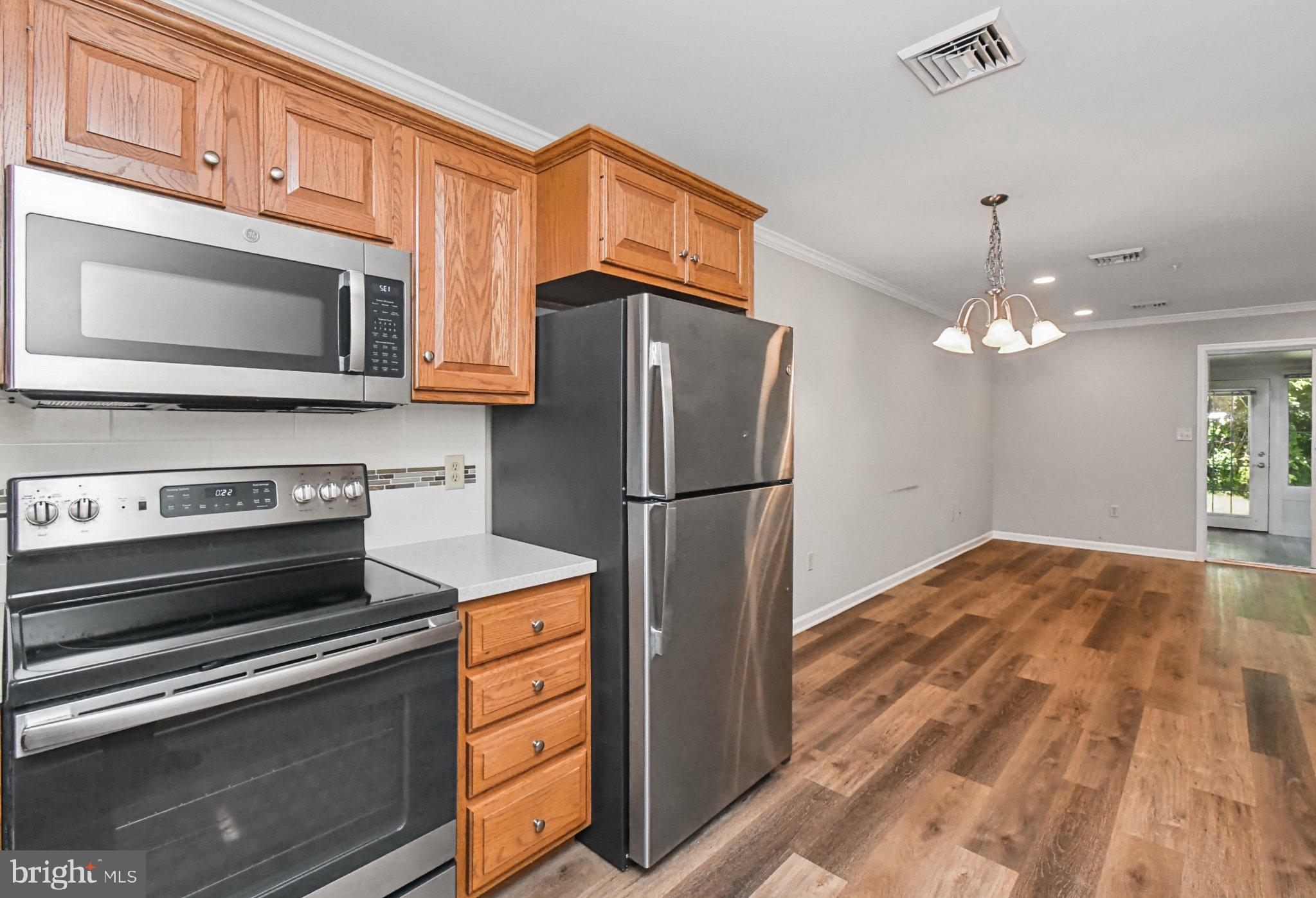 2461 E HIGH STREET EC