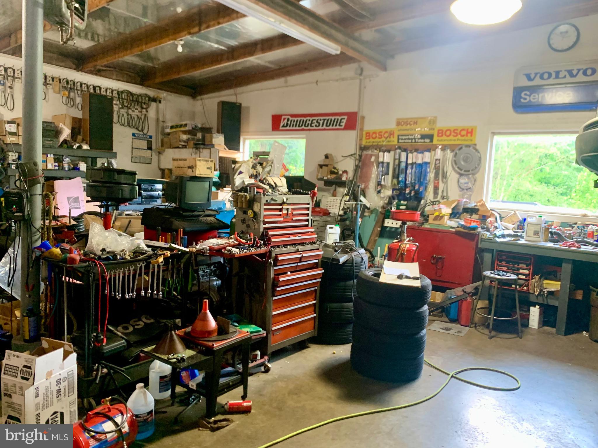 ROGERS HILLSIDE VIEW - Residential