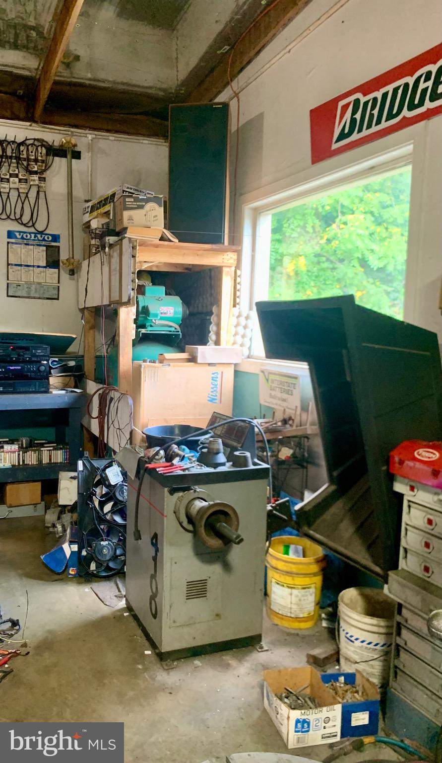 ROGERS HILLSIDE VIEW - Residential