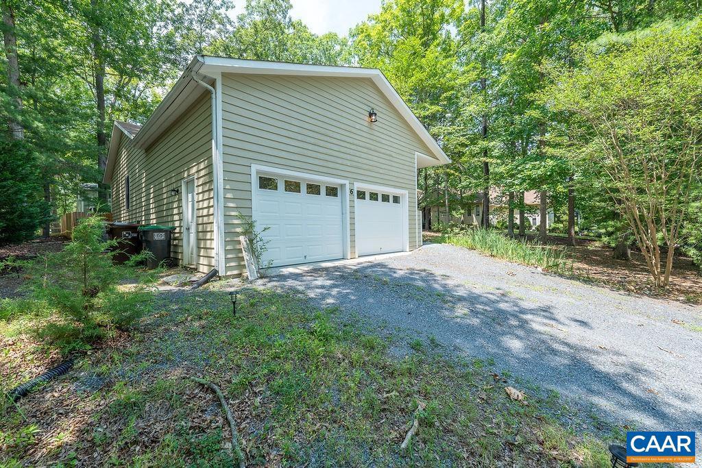 LAKE MONTICELLO - Residential