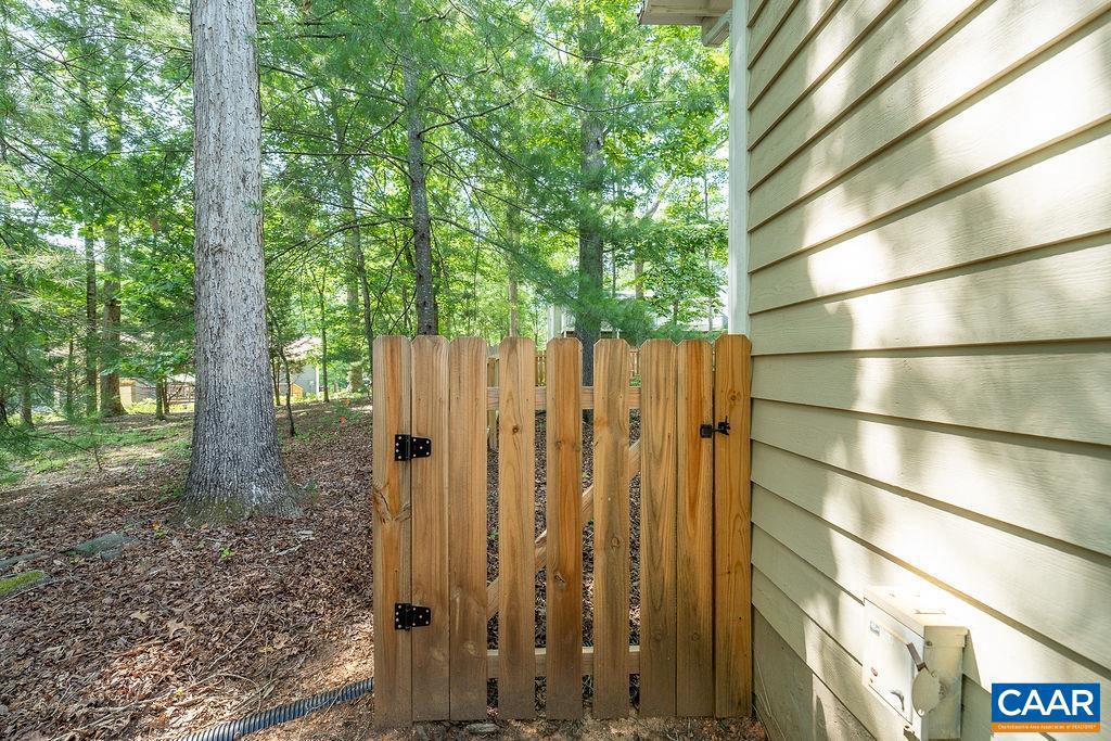 LAKE MONTICELLO - Residential