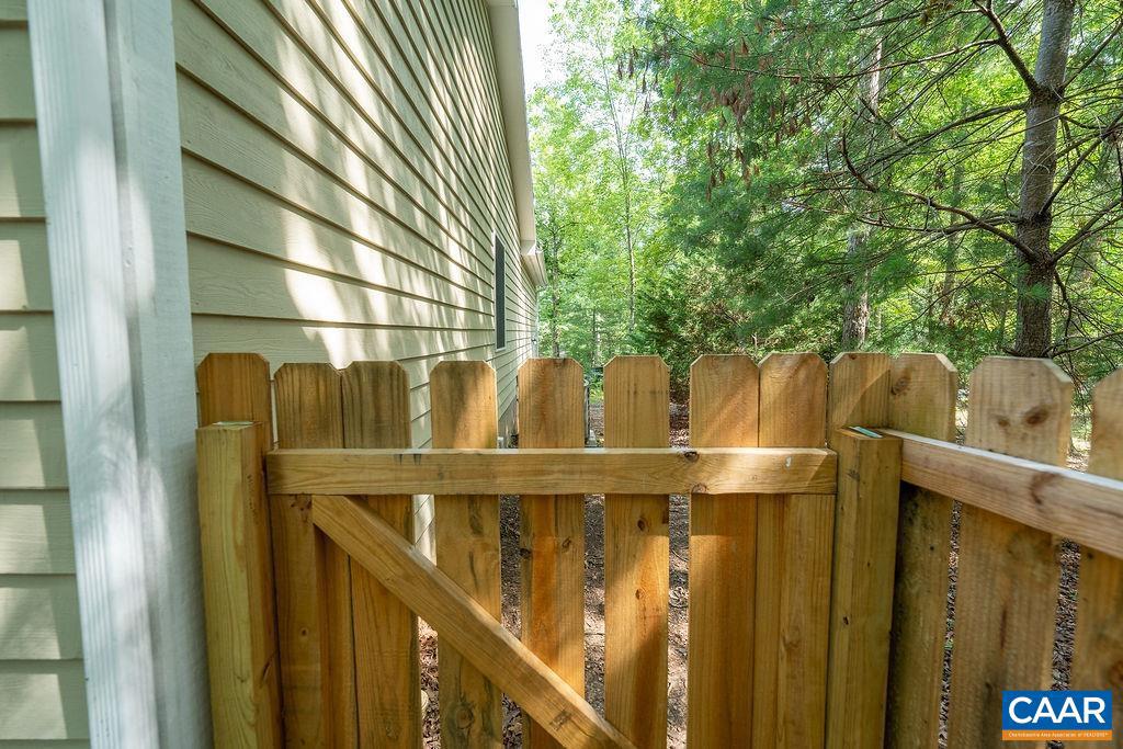 LAKE MONTICELLO - Residential