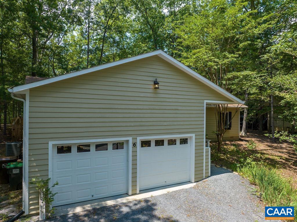 LAKE MONTICELLO - Residential