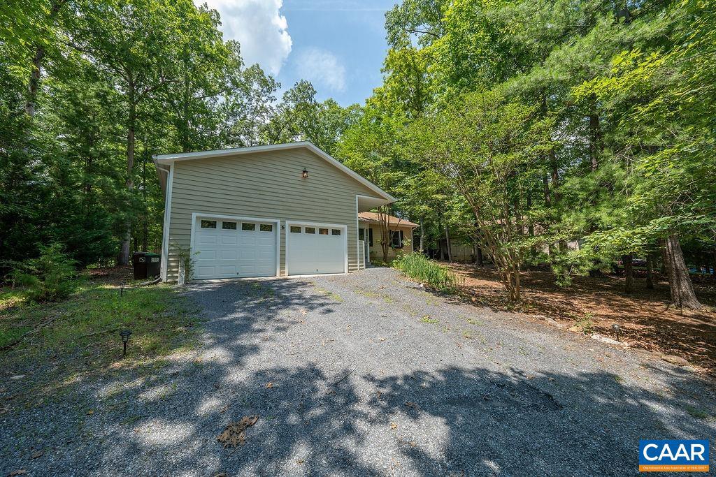 LAKE MONTICELLO - Residential