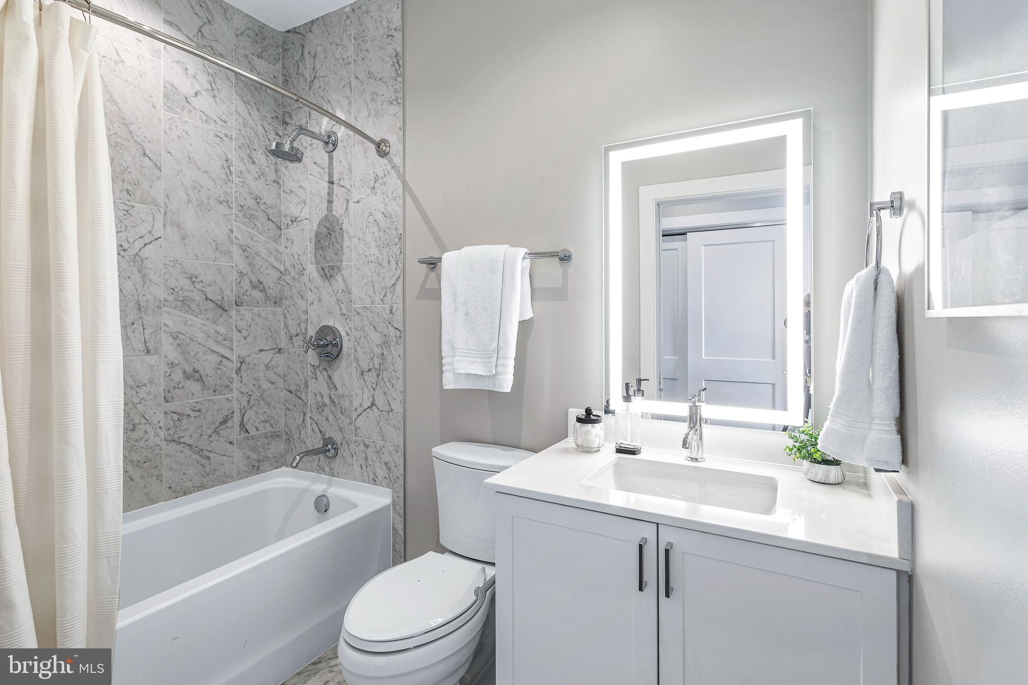 OLD TOWN ALEXANDRIA - Residential