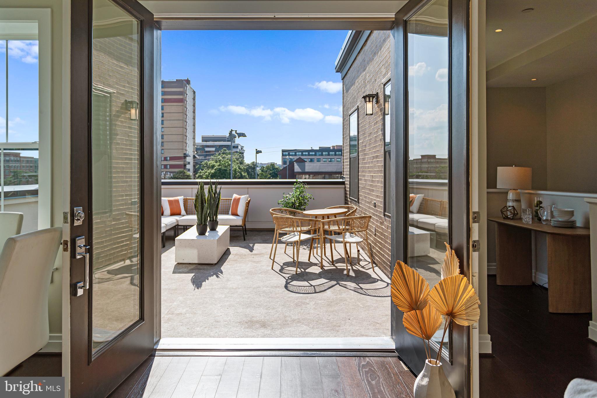 OLD TOWN ALEXANDRIA - Residential