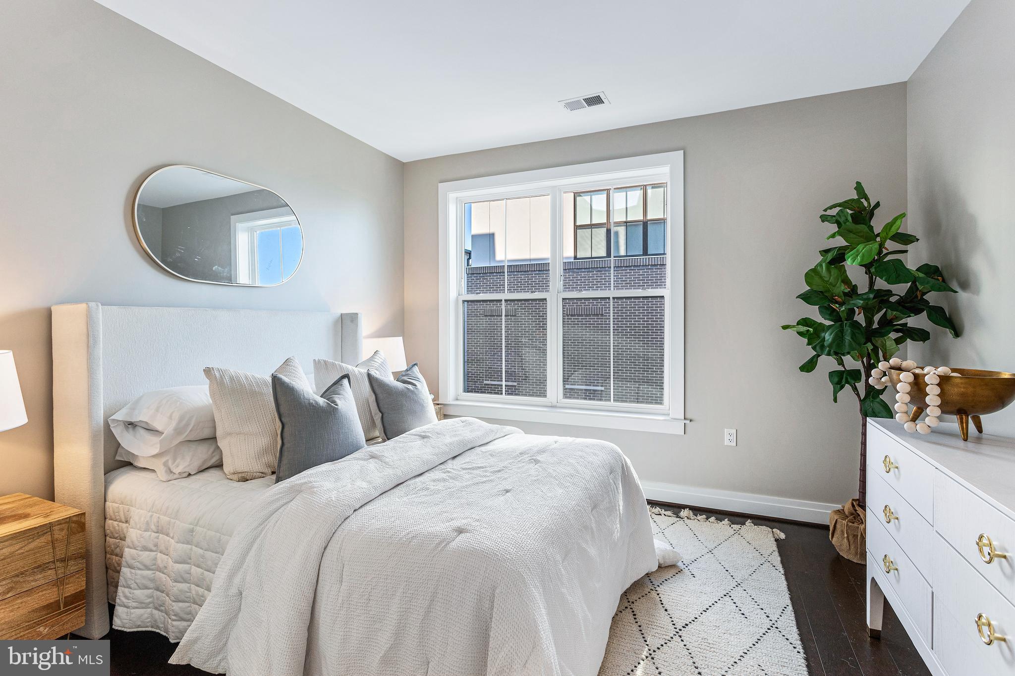 OLD TOWN ALEXANDRIA - Residential