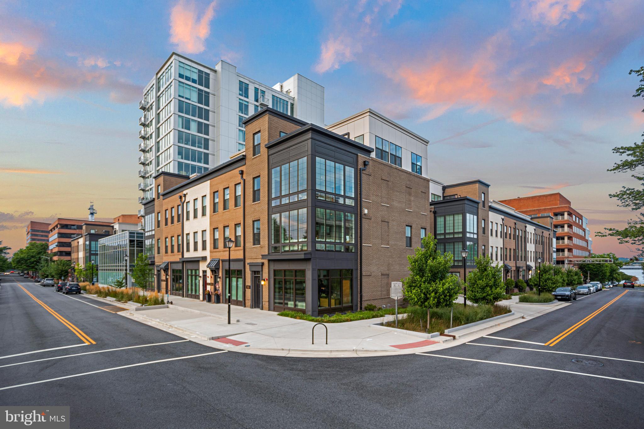 OLD TOWN ALEXANDRIA - Residential