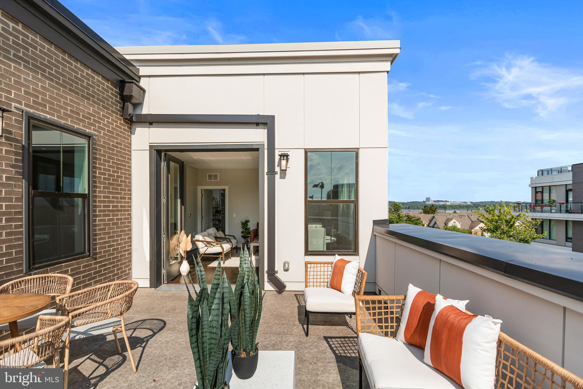 OLD TOWN ALEXANDRIA - Residential