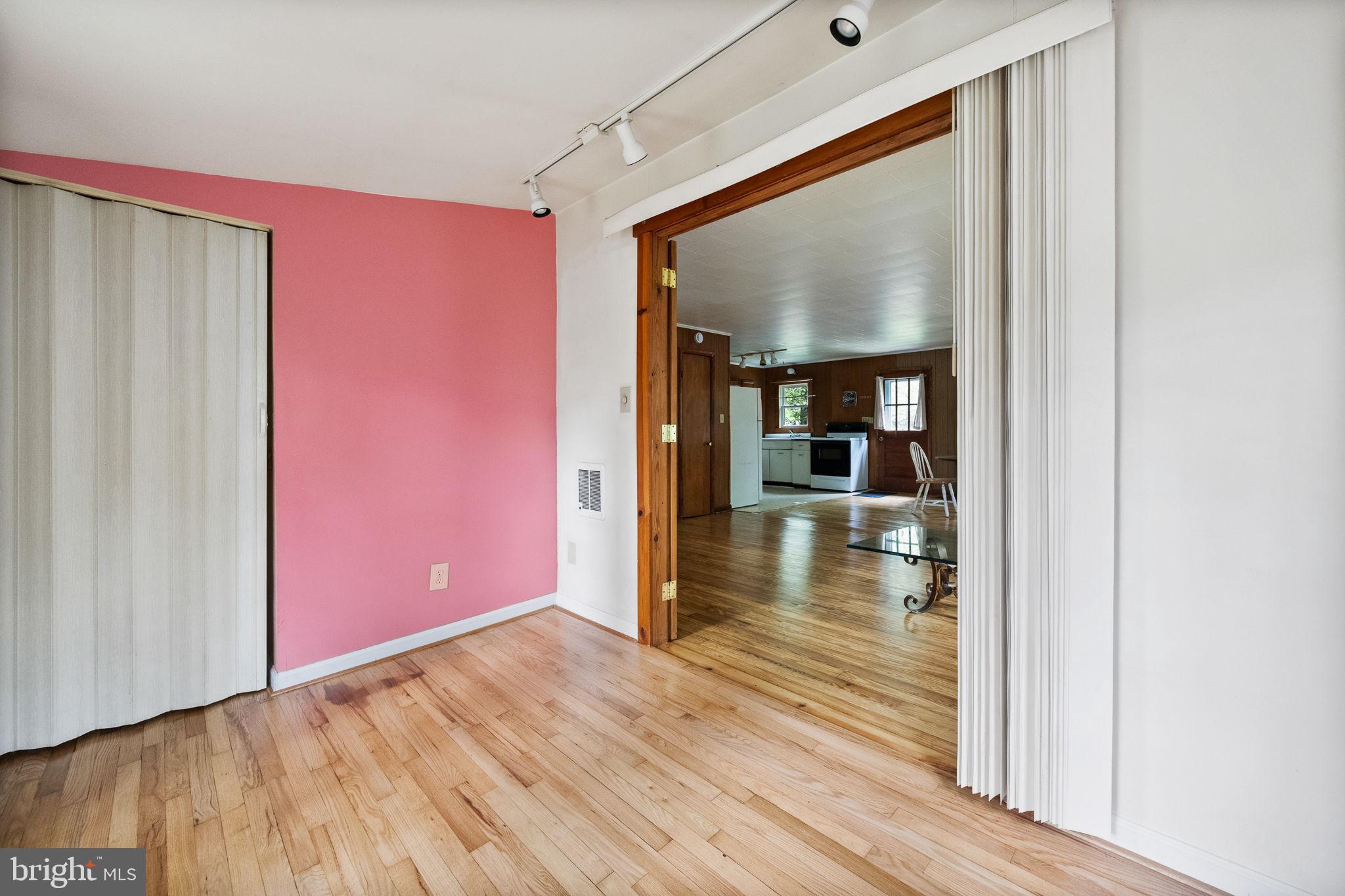 KEYES FERRY ACRES - Residential