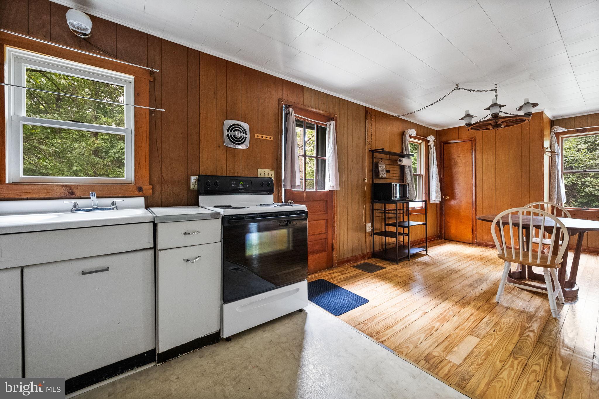 KEYES FERRY ACRES - Residential