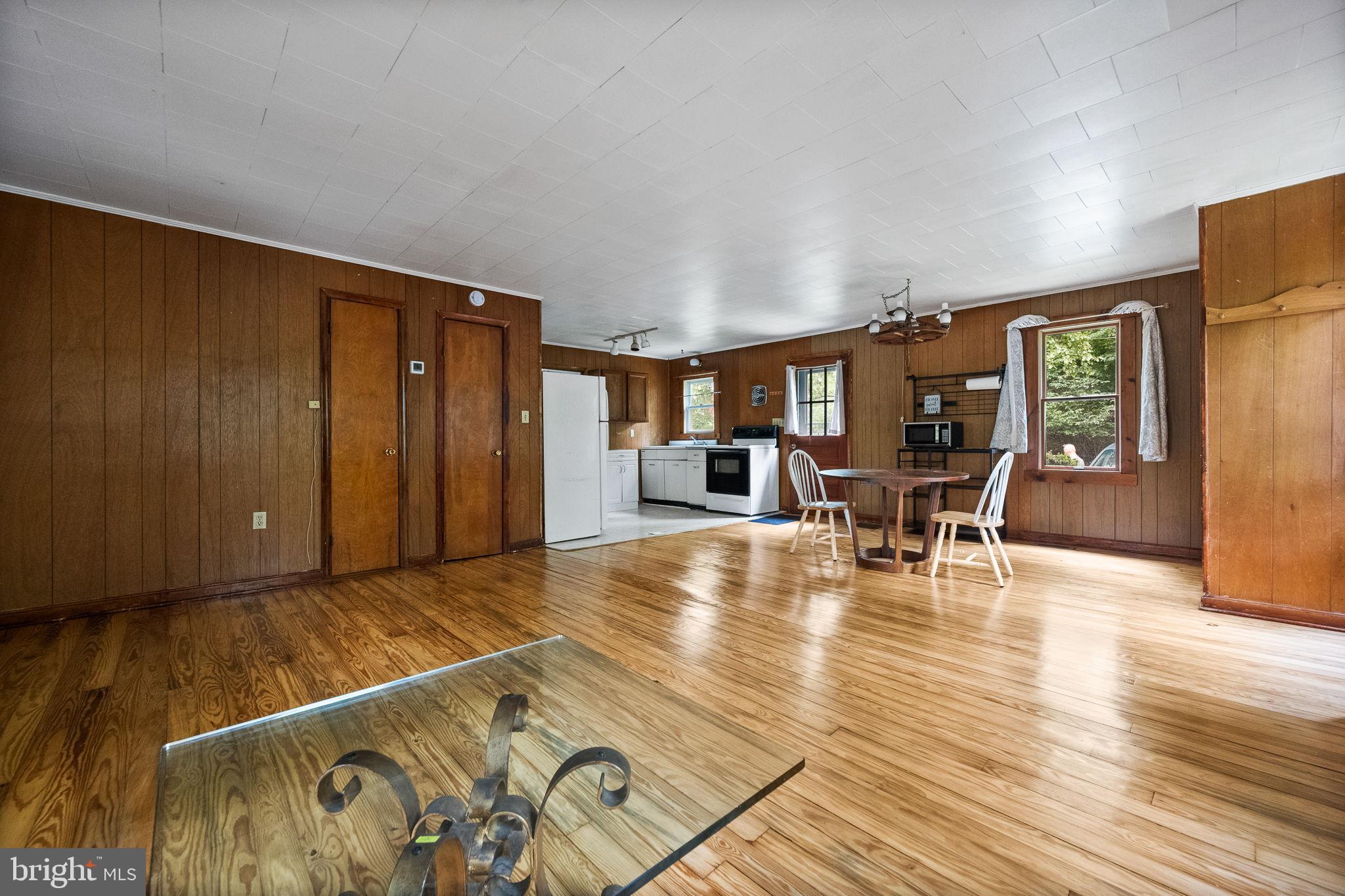 KEYES FERRY ACRES - Residential