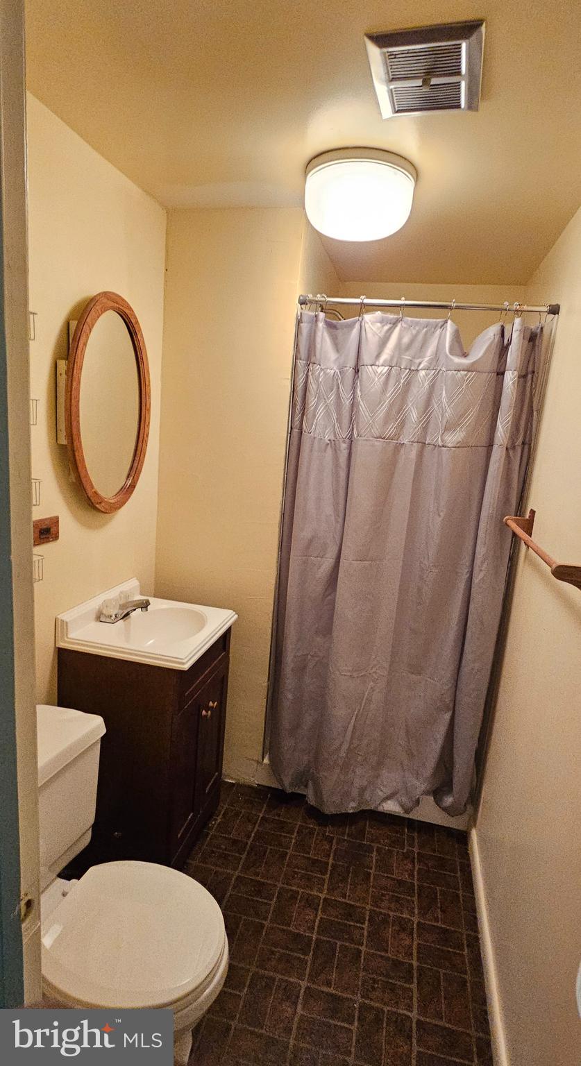 POHICK VILLAGE - Residential Lease