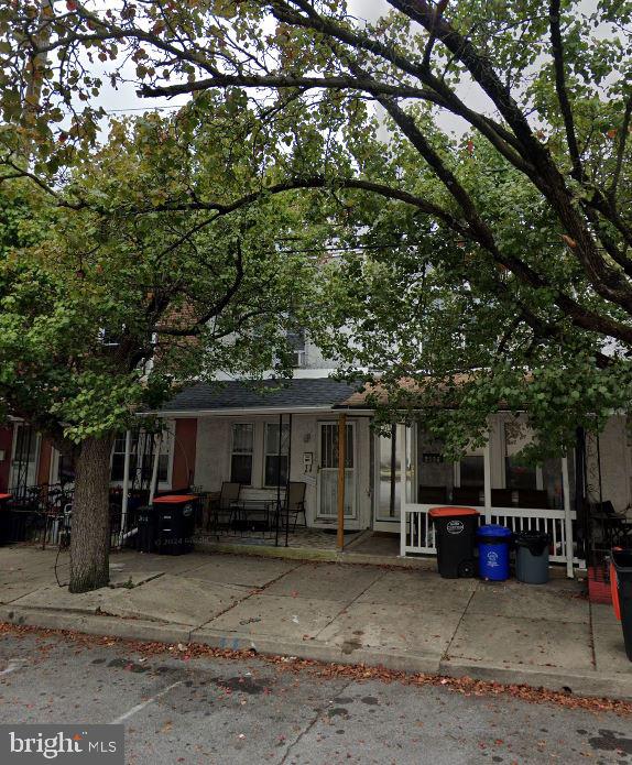 Great investment opportunity! Single-family home for sale at 2108 W 6th Street. This property features 2 bedrooms and 1 bathroom, and is currently rented for $1,100 per month. Steady rental income in place with potential for long-term growth. Ideal for investors seeking a turnkey property with a paying tenant already in place.
-Also can be sold as a package deal with: 1005 W 8th St, 1013 W 8th St, 311 Pennell St, 346 Kerlin St, 1017 W 8th St, 825 Hughes St, 2104 W 6th St
NOTE: The property will be sold in AS-IS condition. The buyer is responsible for U&O.