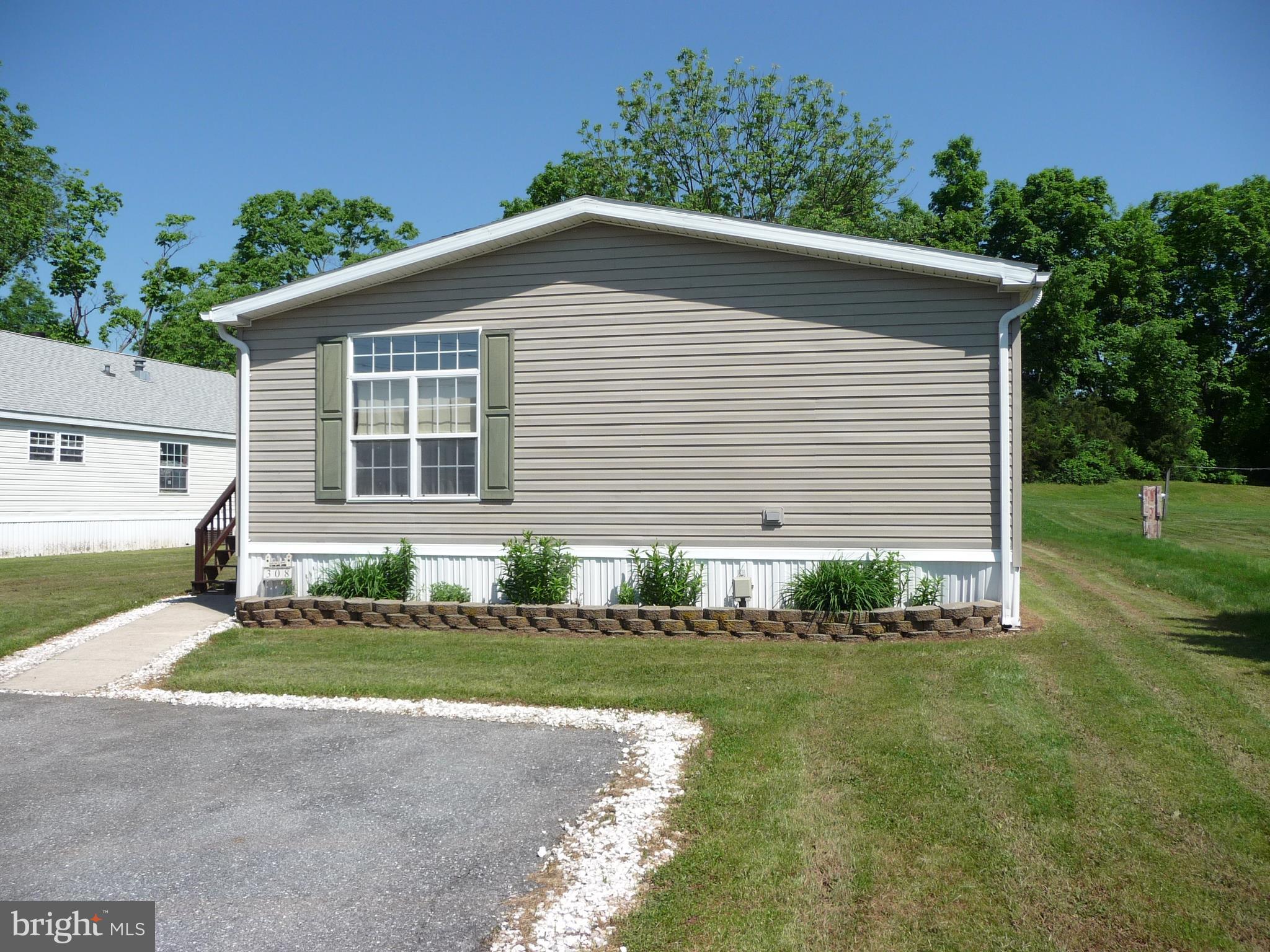 CEDAR MANOR - Residential