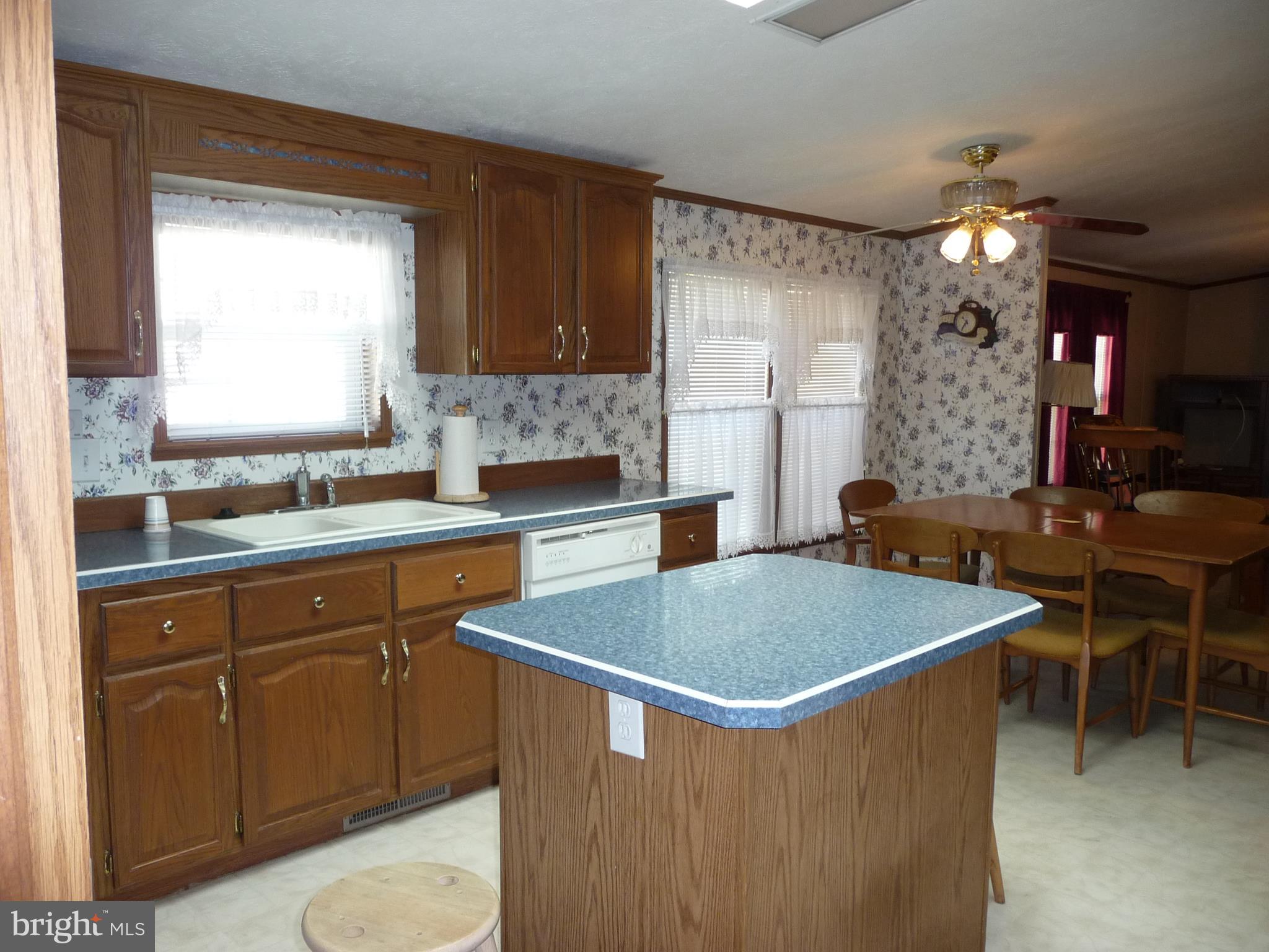 CEDAR MANOR - Residential