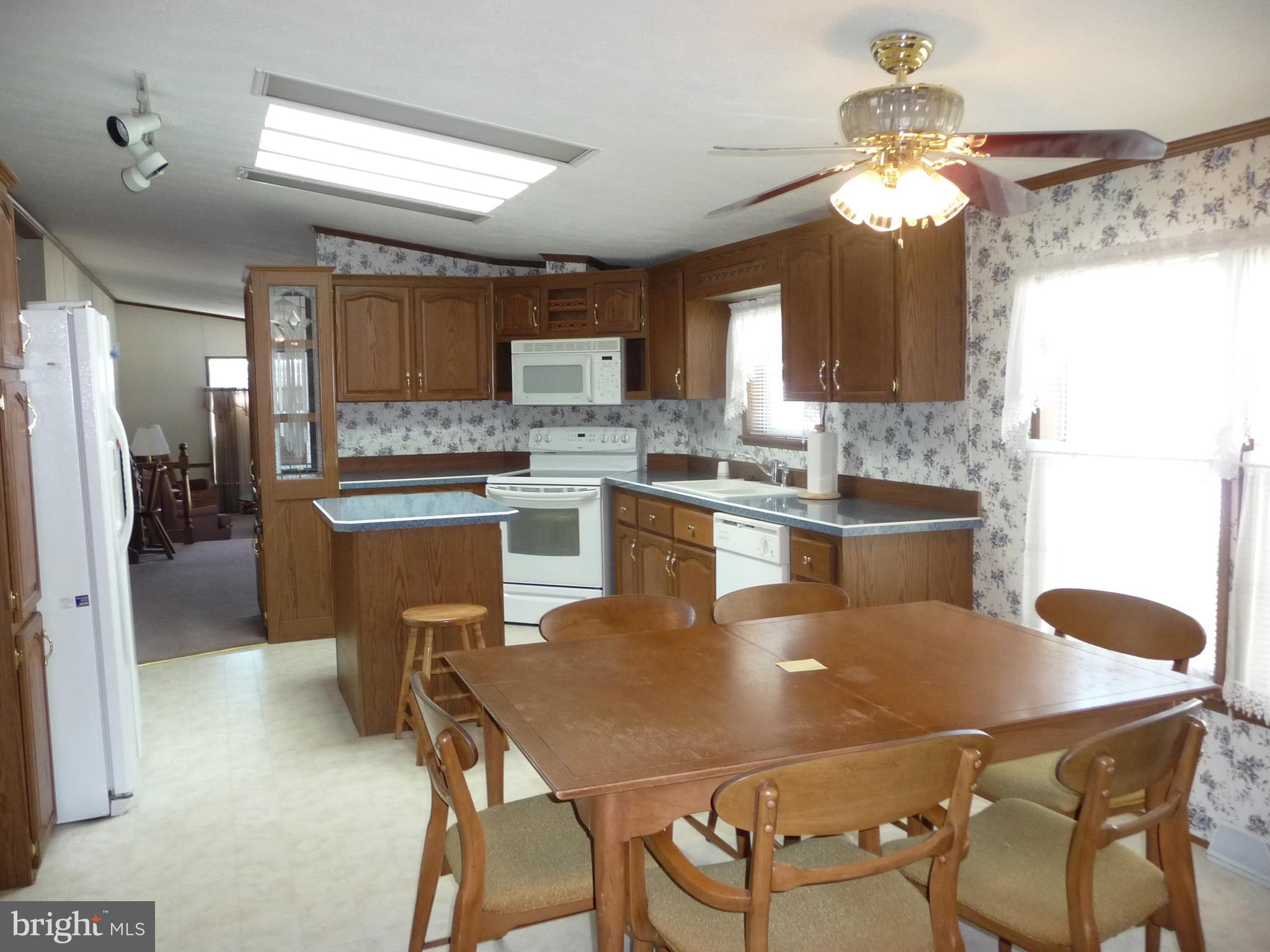 CEDAR MANOR - Residential