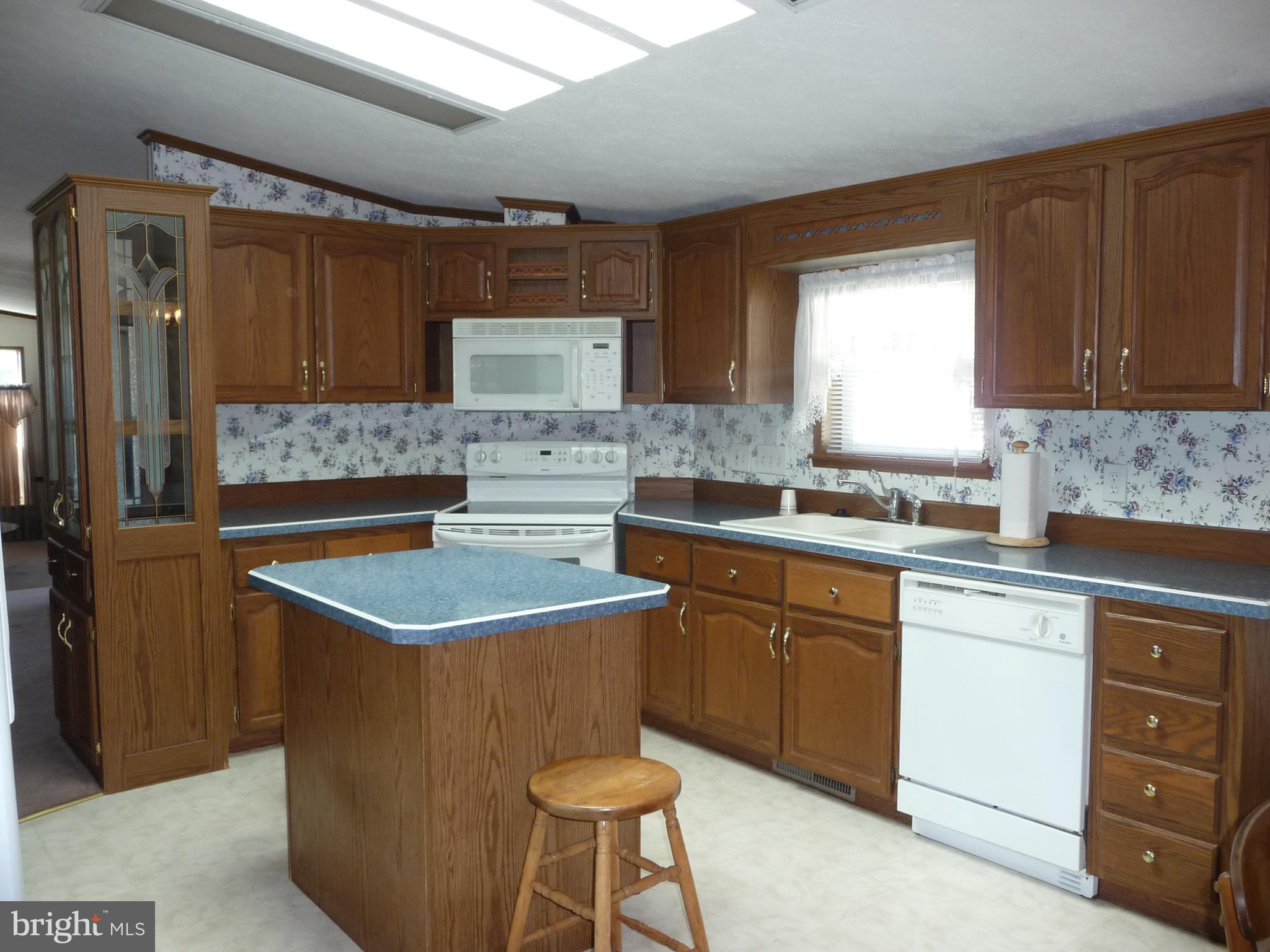 CEDAR MANOR - Residential