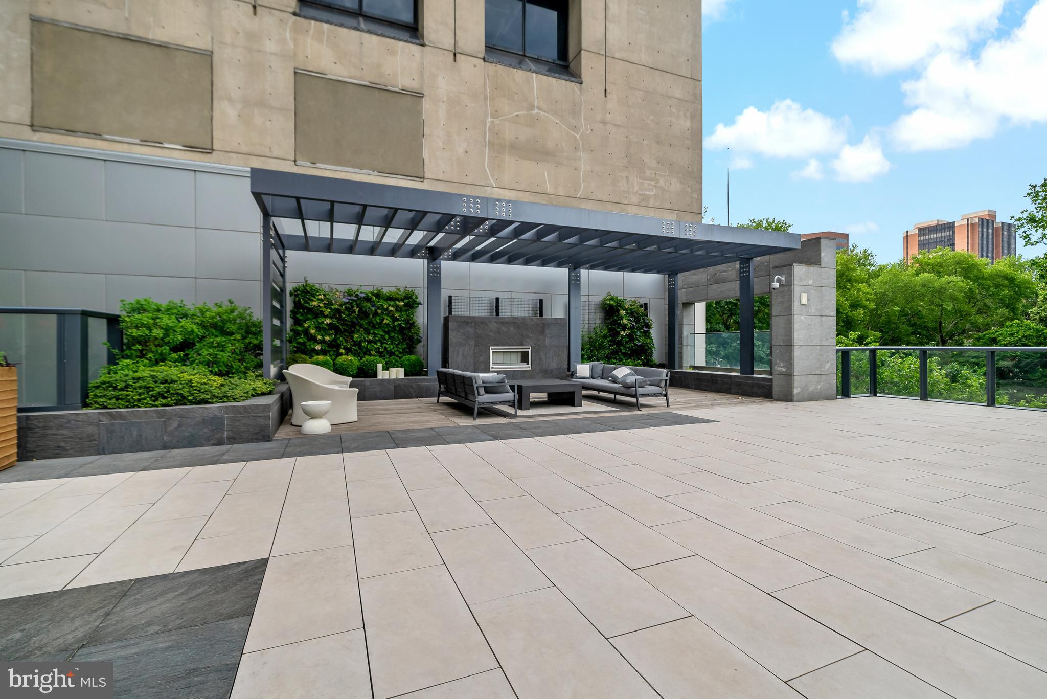 SOCIETY HILL - Residential