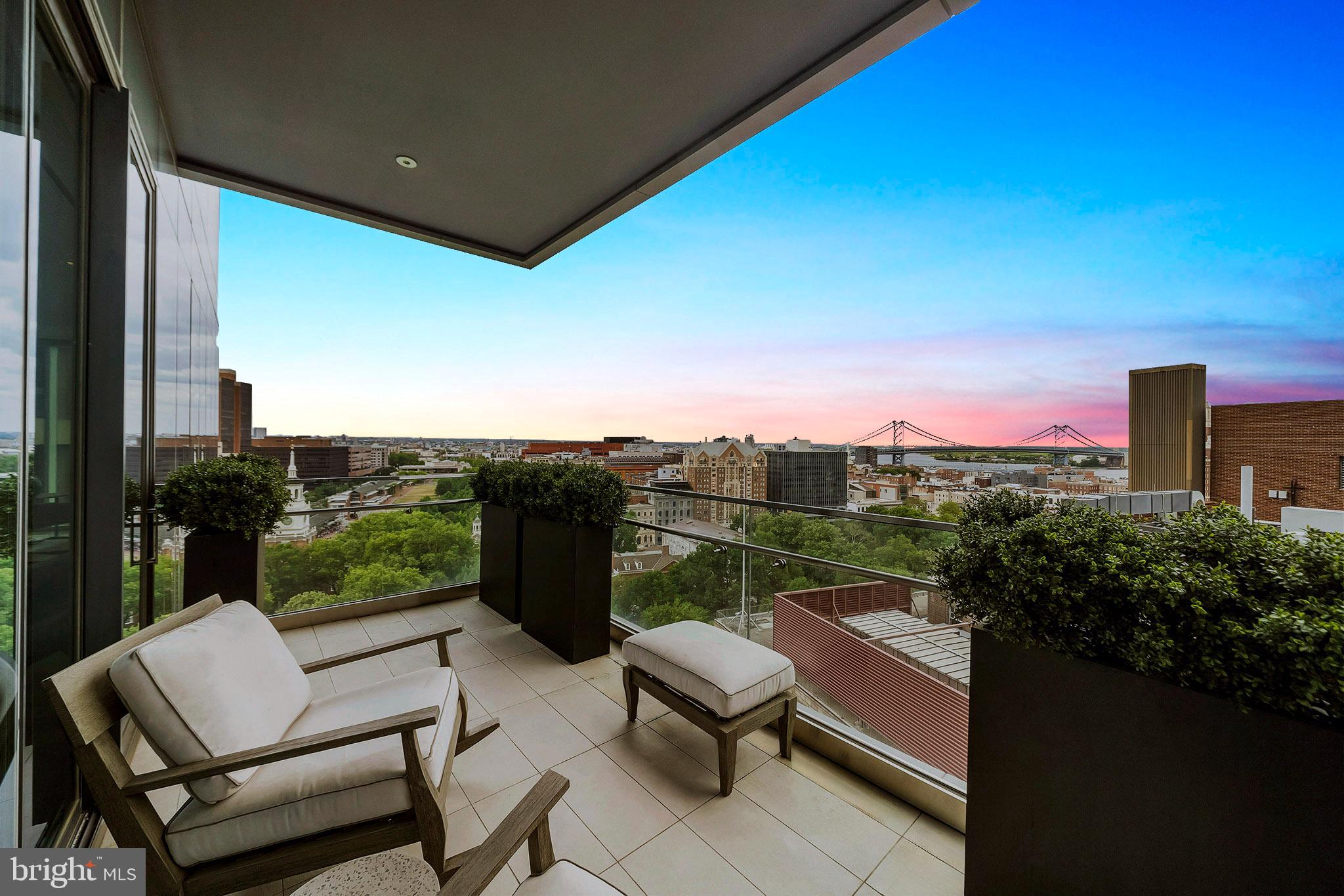 SOCIETY HILL - Residential