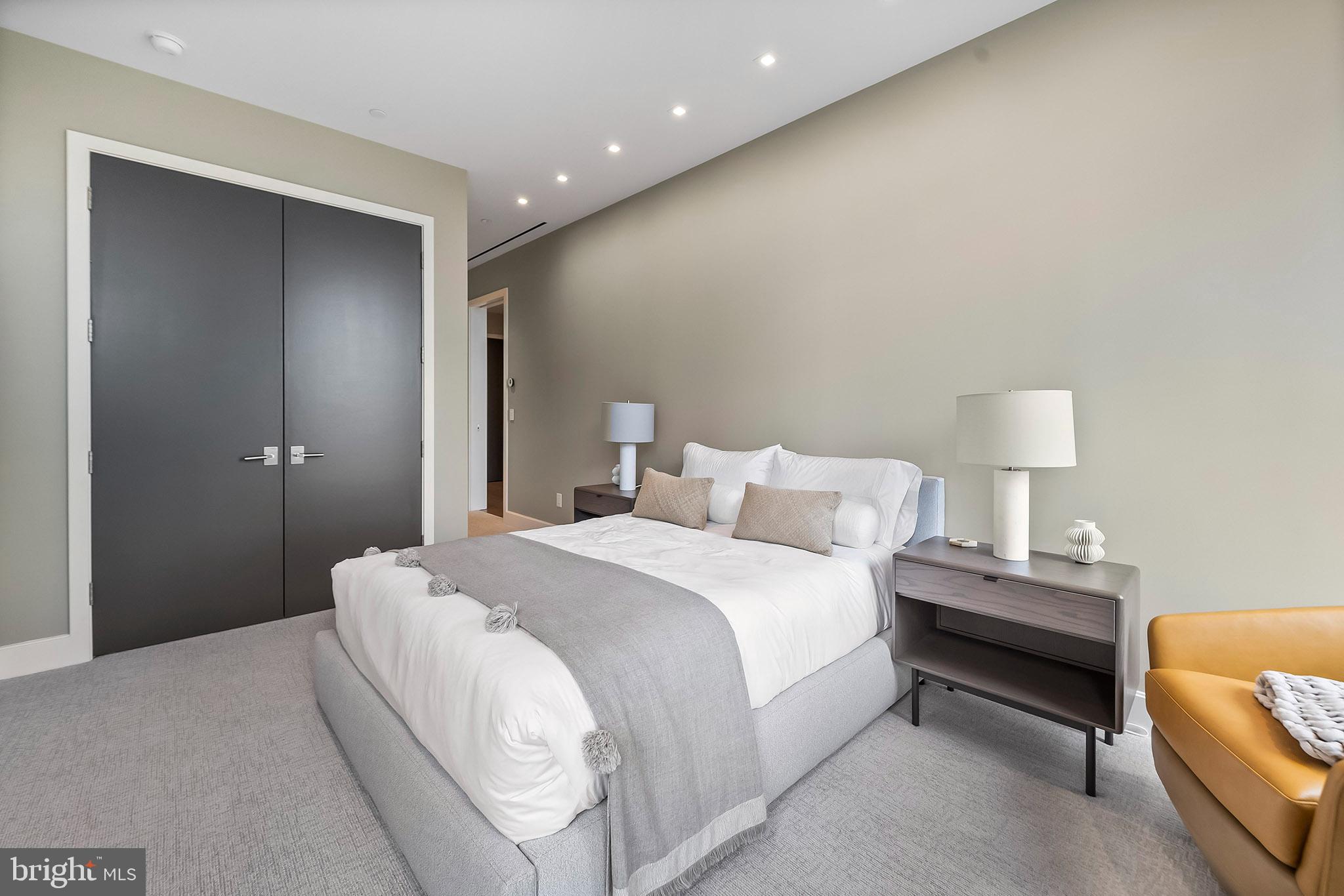 SOCIETY HILL - Residential